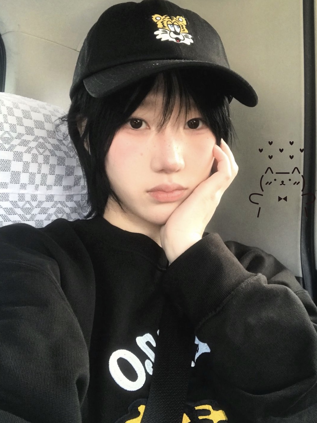 Kenzo x Verdy Market Genderless Embroidered Sweatshirts Black, Kenzo x Verdy Market Embroidered Cap in Cotton Black - 25SS 착용 스타일 - 1