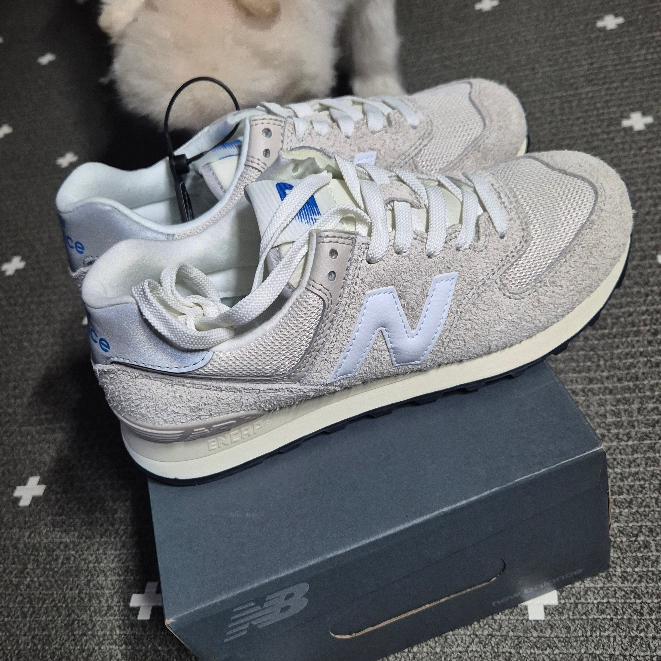 New Balance 574 Heritage Reflection Grey 착용 스타일
