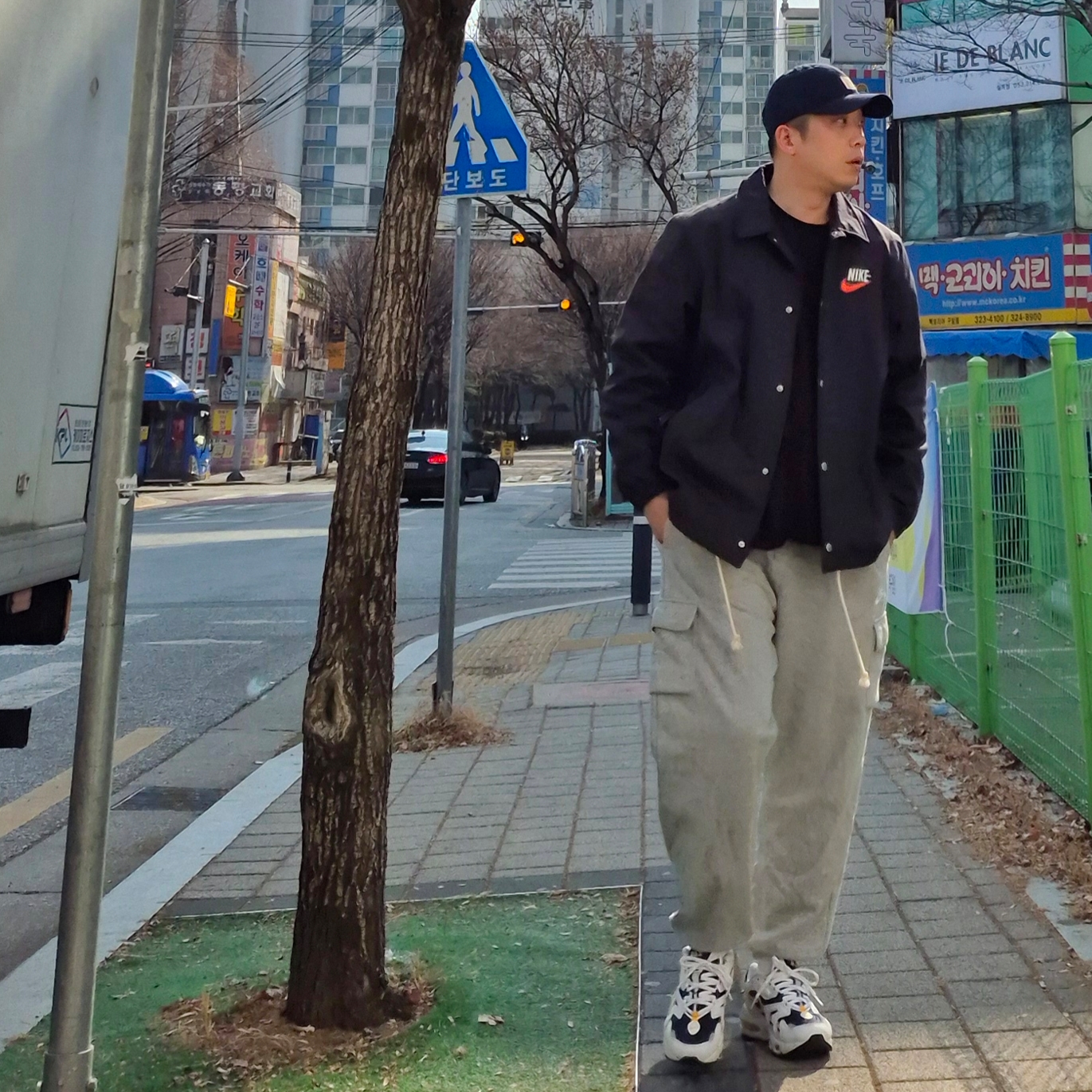Nike Air Max 96 II Midnight Navy, Nike NSW Trend WC 1 Jacket Off Noir - Asia 착용 스타일 - 2