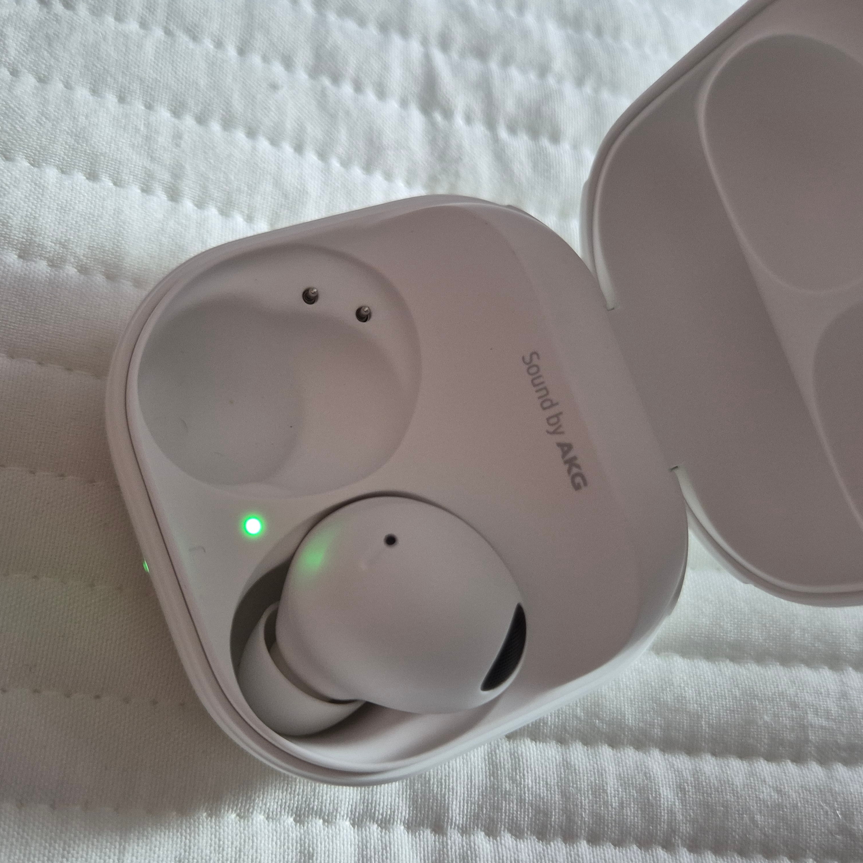 Samsung Galaxy Buds2 Pro White (Korean Ver.) 착용 스타일 - 1