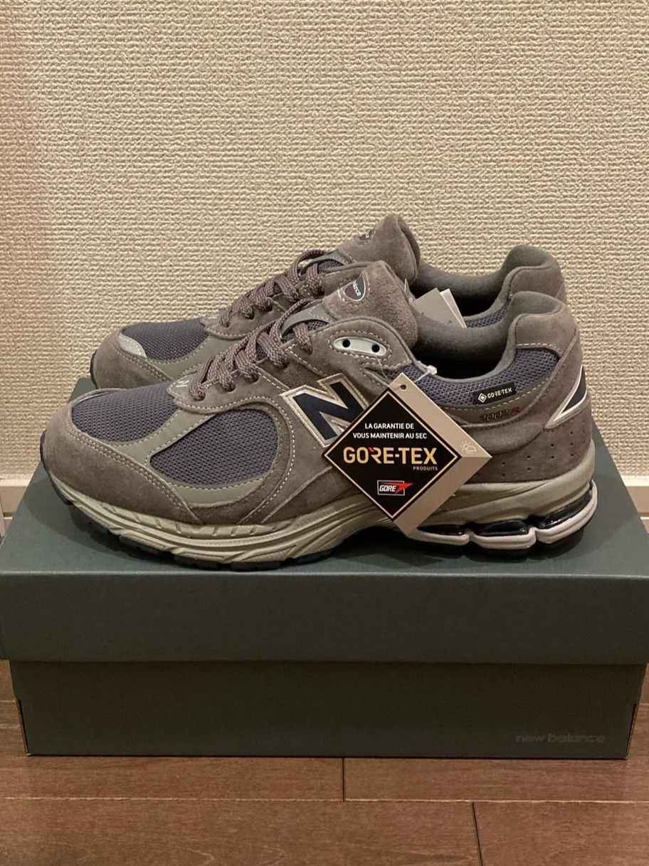 New Balance 2002R Gore-Tex Castlerock Natural Indigo, GOGORR Chest Logo Pajama Half Set Cream 착용 스타일 - 1