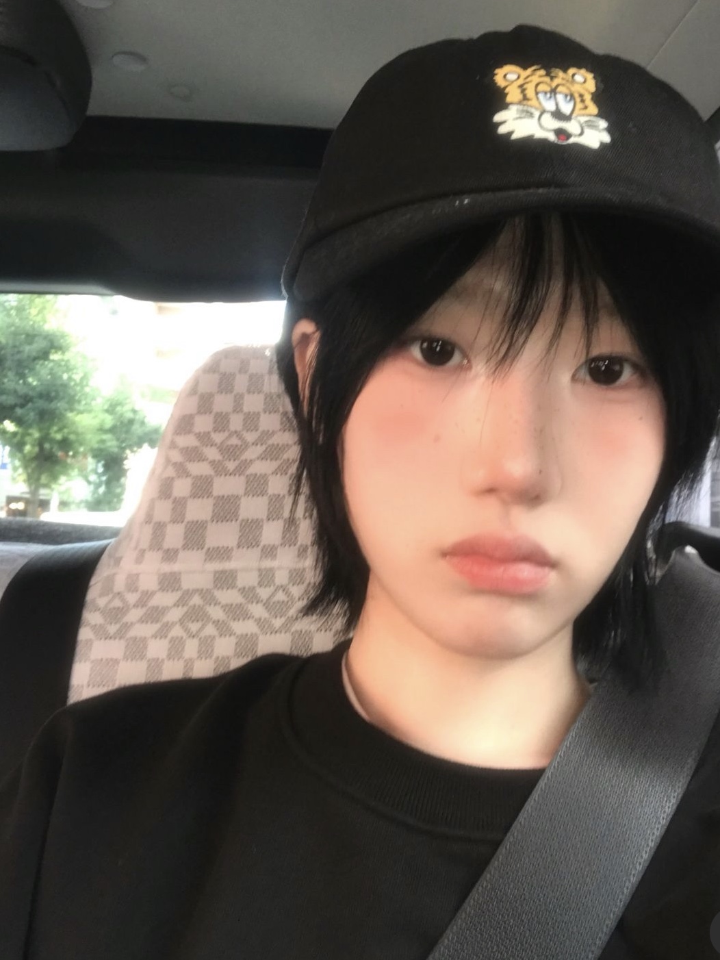 Kenzo x Verdy Market Genderless Embroidered Sweatshirts Black, Kenzo x Verdy Market Embroidered Cap in Cotton Black - 25SS 착용 스타일 - 3