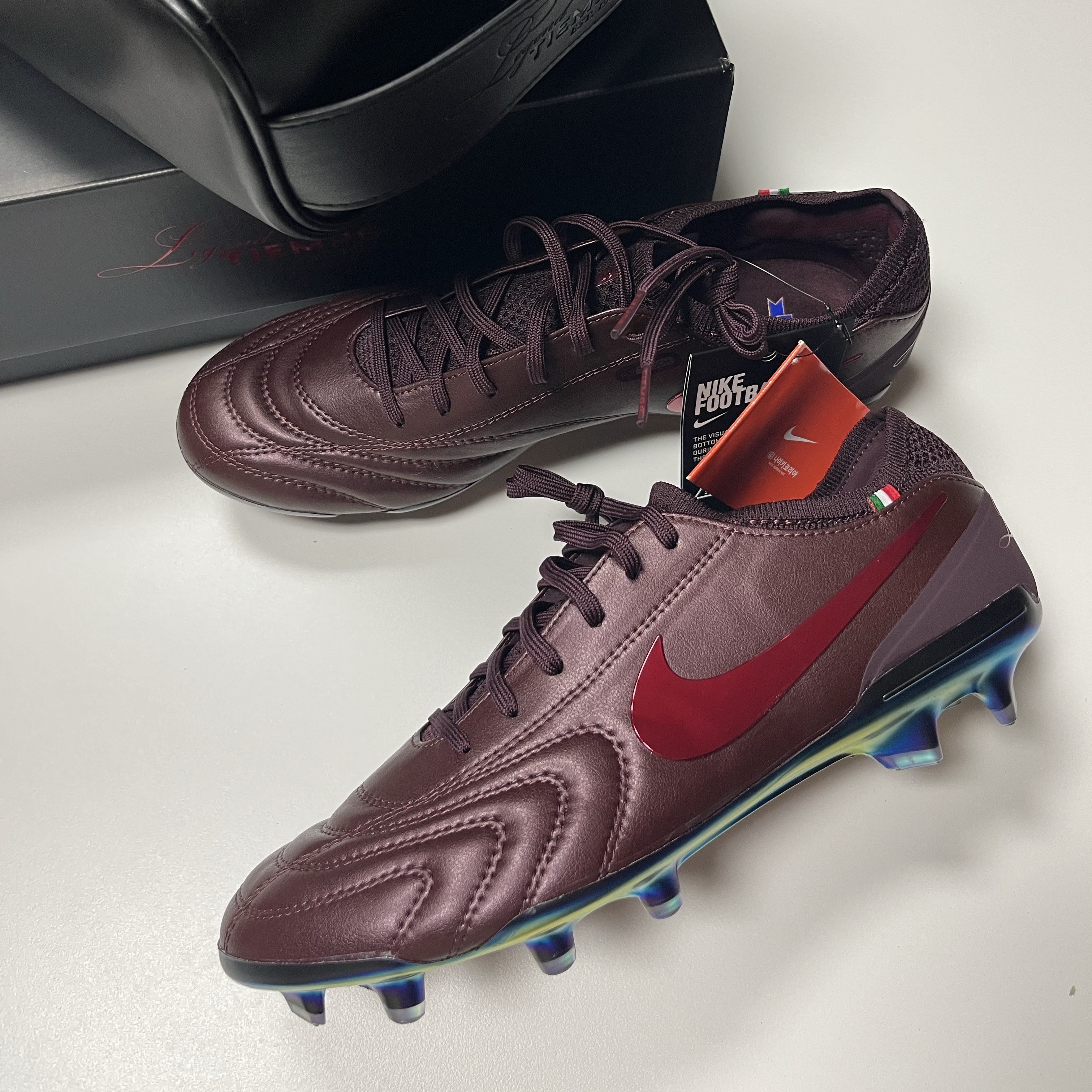 Nike Tiempo Legend 10 Elite LUXE FG Port Wine Bright Crimson 착용 스타일 - 1
