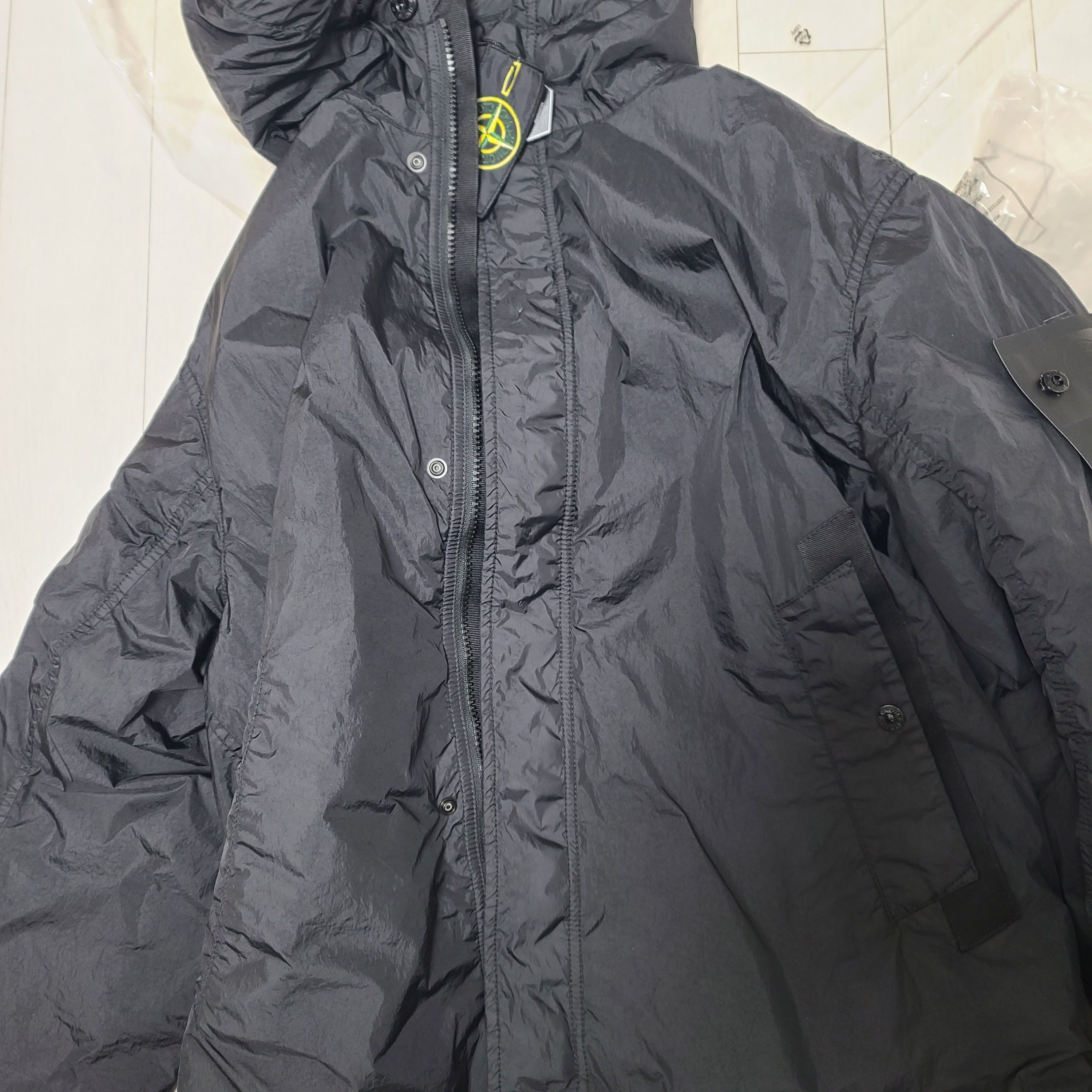 Stone Island S0A23 Crinkle Reps R-NY Wind Resistant Anti-Drop Hooded Jacket - 25SS 착용 스타일