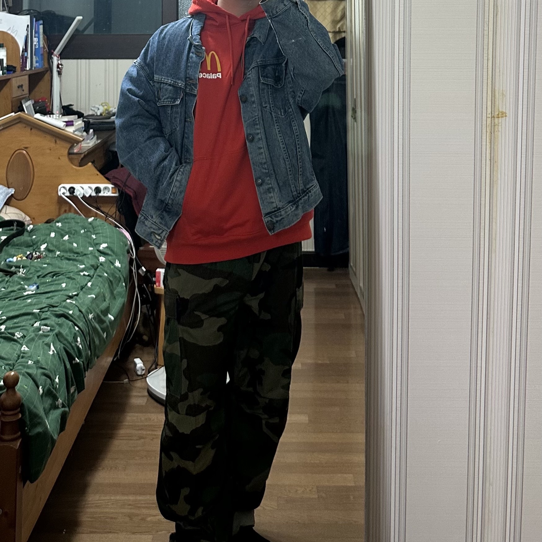 Palace x McDonald's Logo Hood Red - 23FW 착용 스타일 - 1
