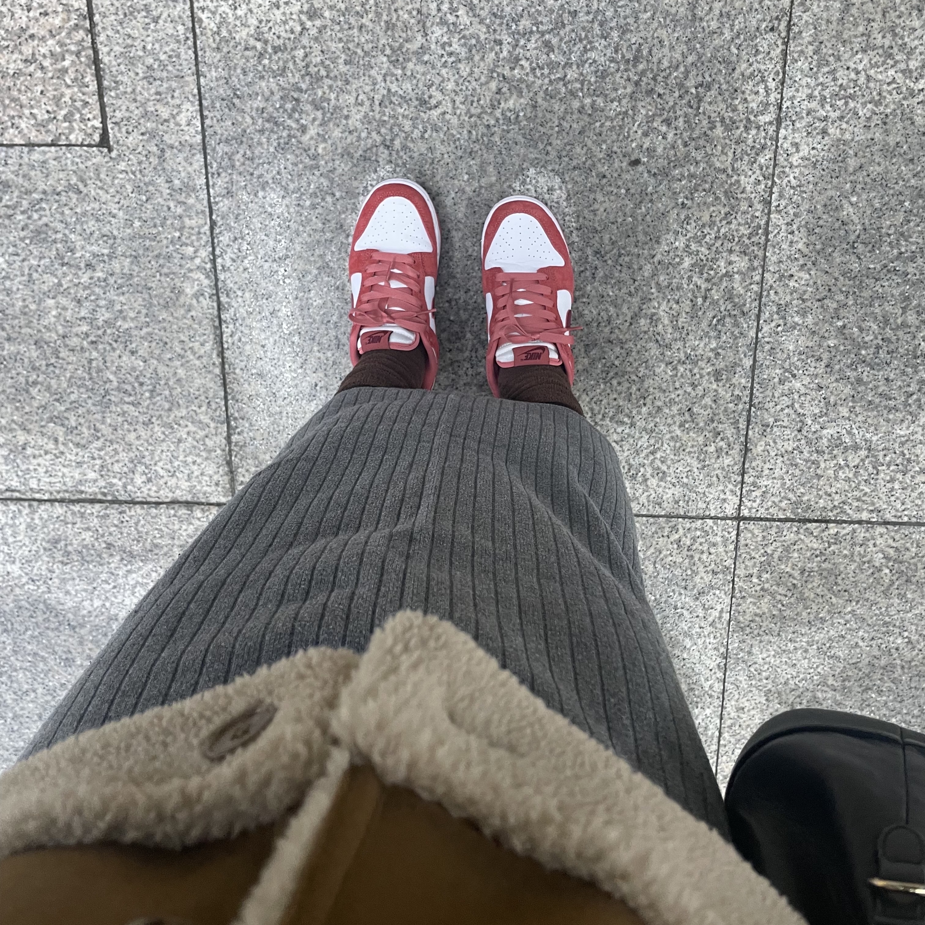 (W) Nike Dunk Low Valentine Day White Adobe 착용 스타일