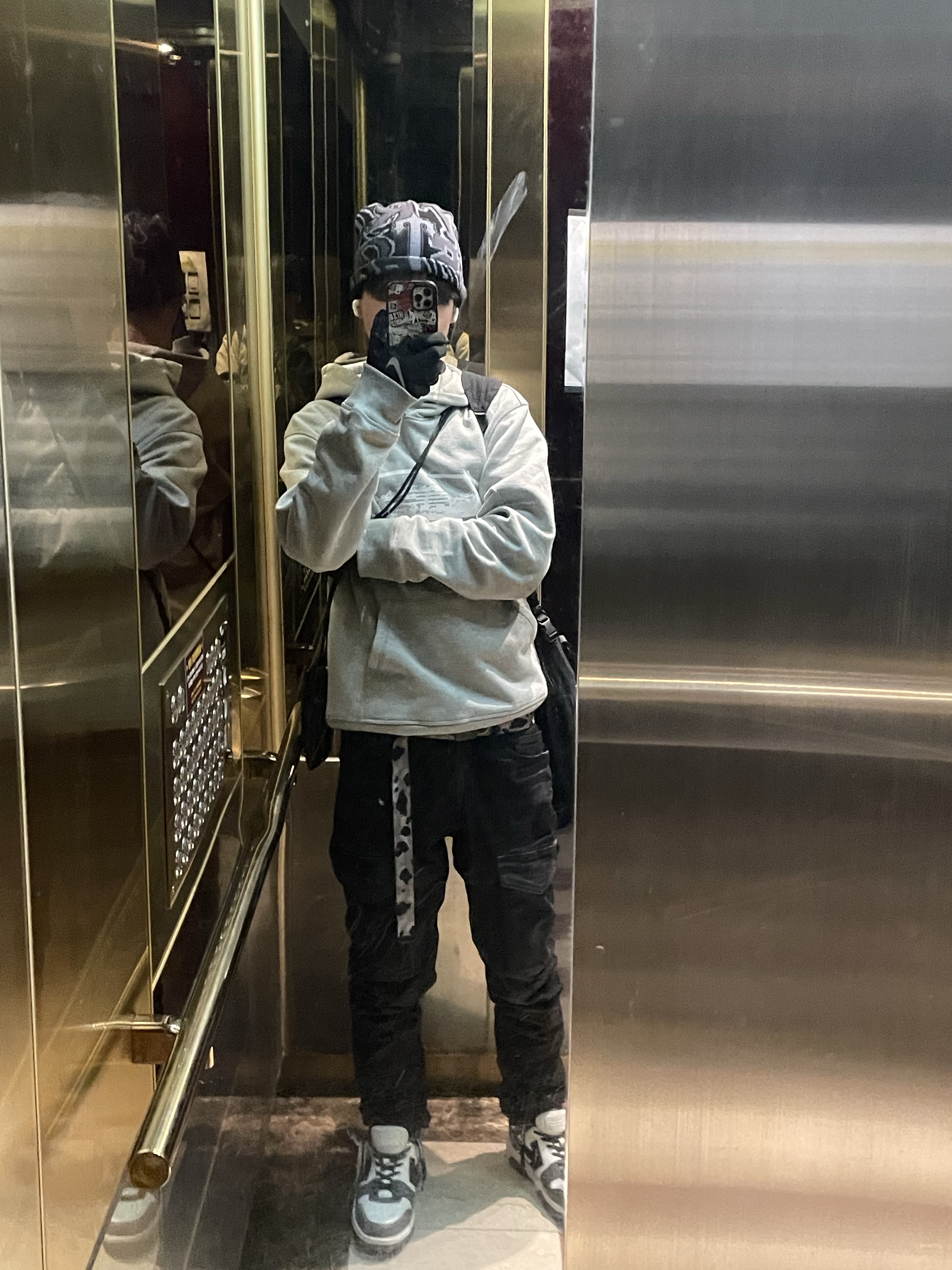 Corteiz Alcatraz Hoodie 2024 Heather Grey, Nike Miler Running Gloves Black Silver 착용 스타일 - 2