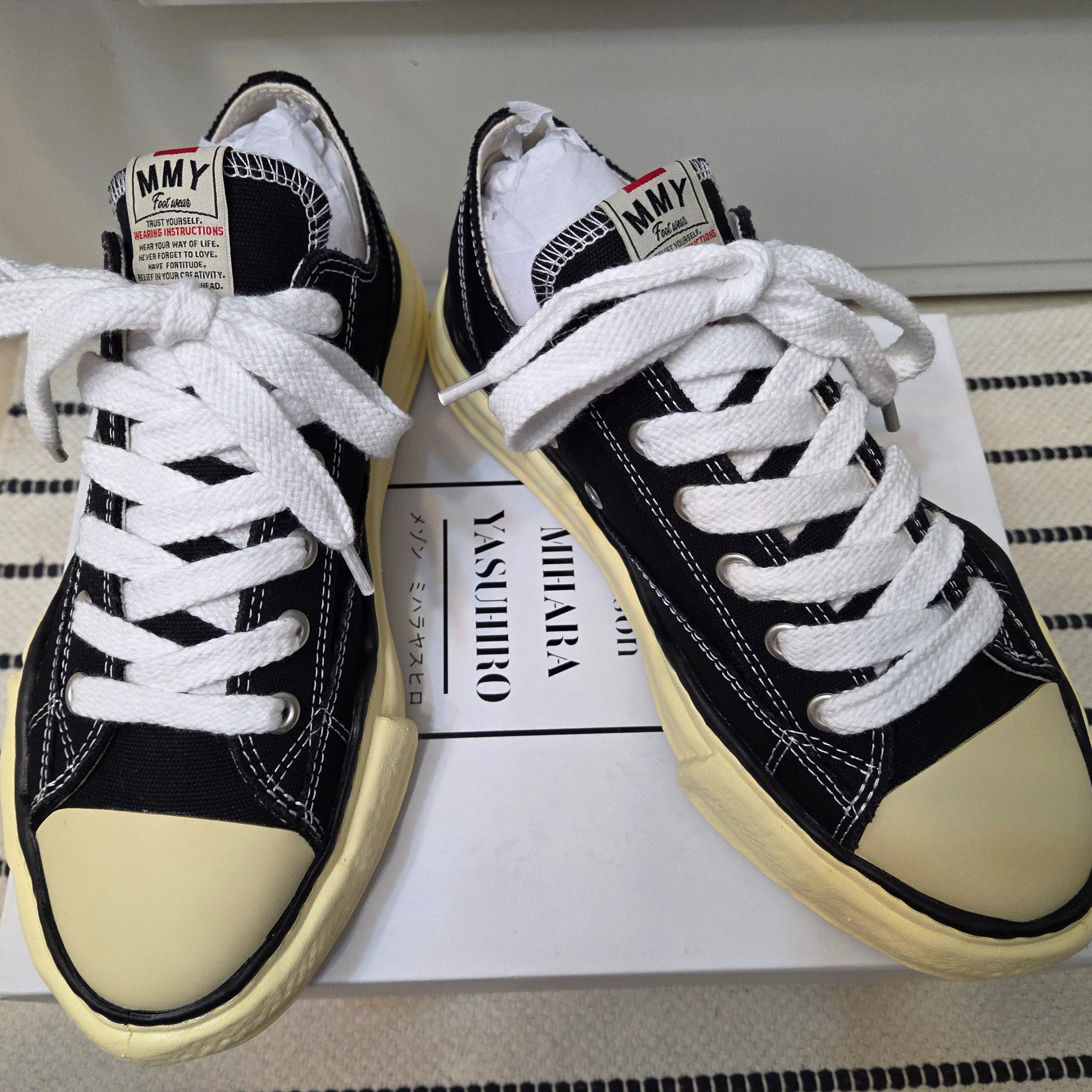 Maison Mihara Yasuhiro Peterson VL OG Sole Canvas Low-top Sneakers Black 착용 스타일