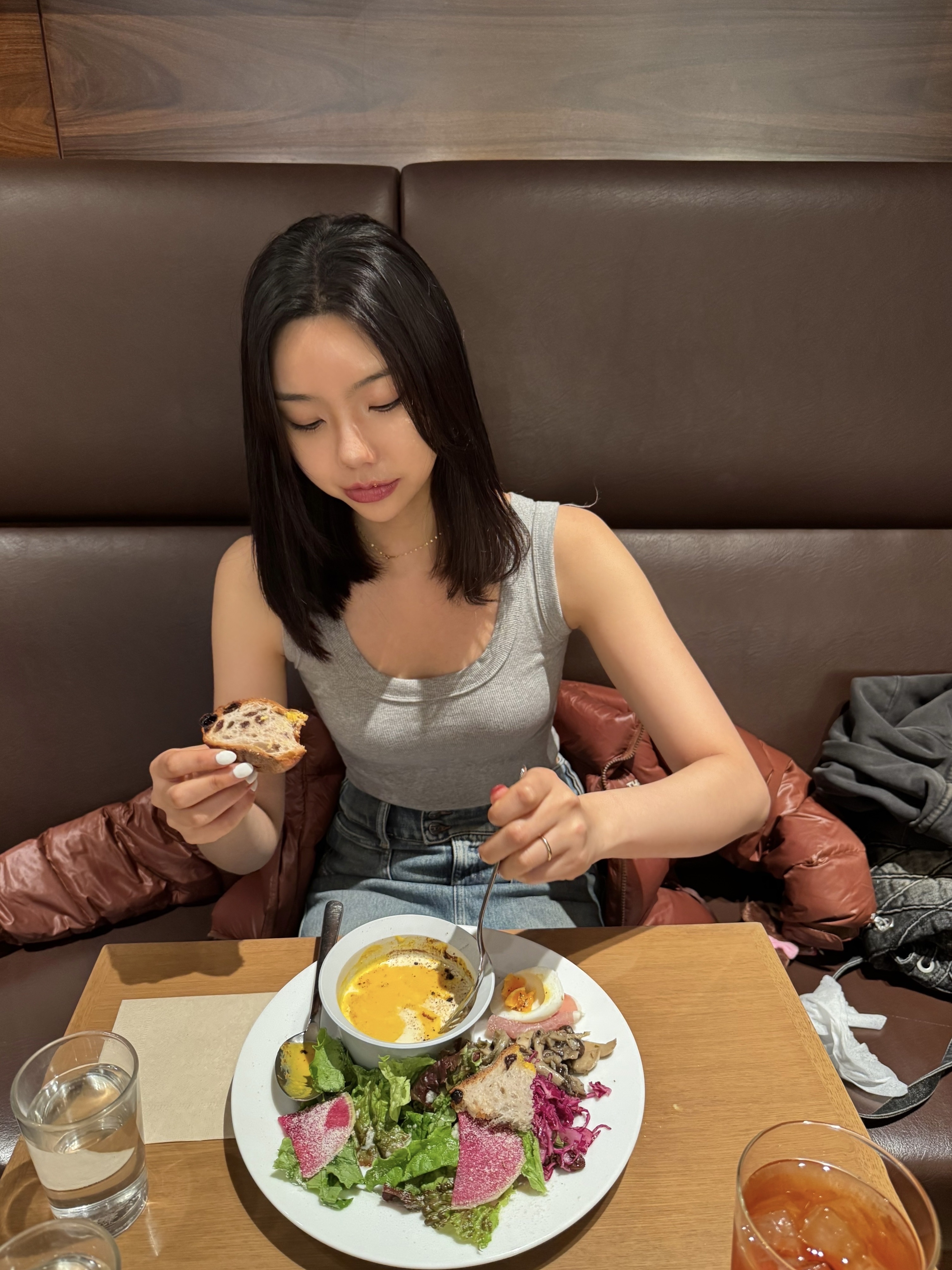 (W) The North Face Nuptse Short Jacket Brown 착용 스타일 - 2