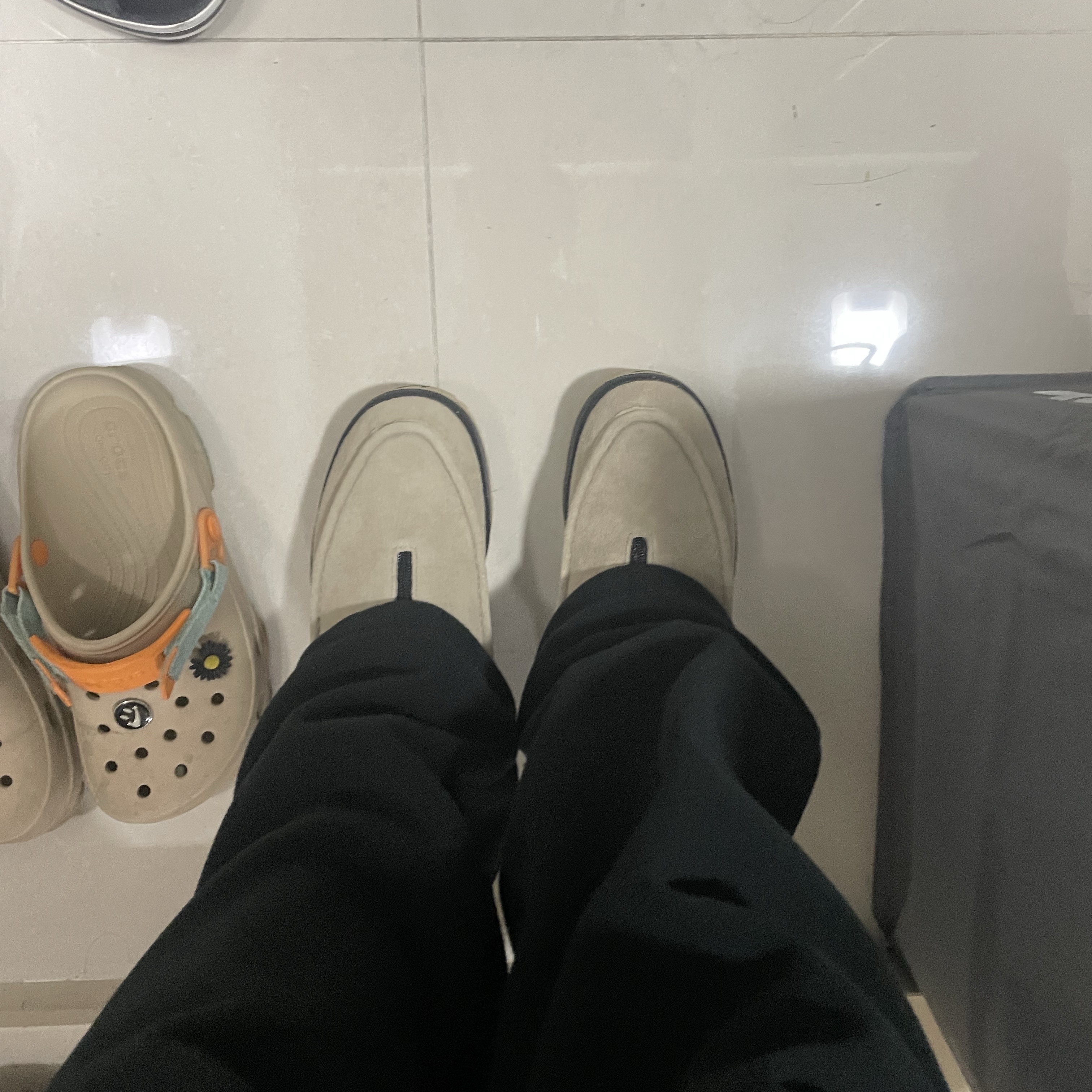 Nike ACG Izy Khaki and Black 착용 스타일