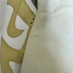 Nike Dunk Low Team Gold and White 착용 스타일