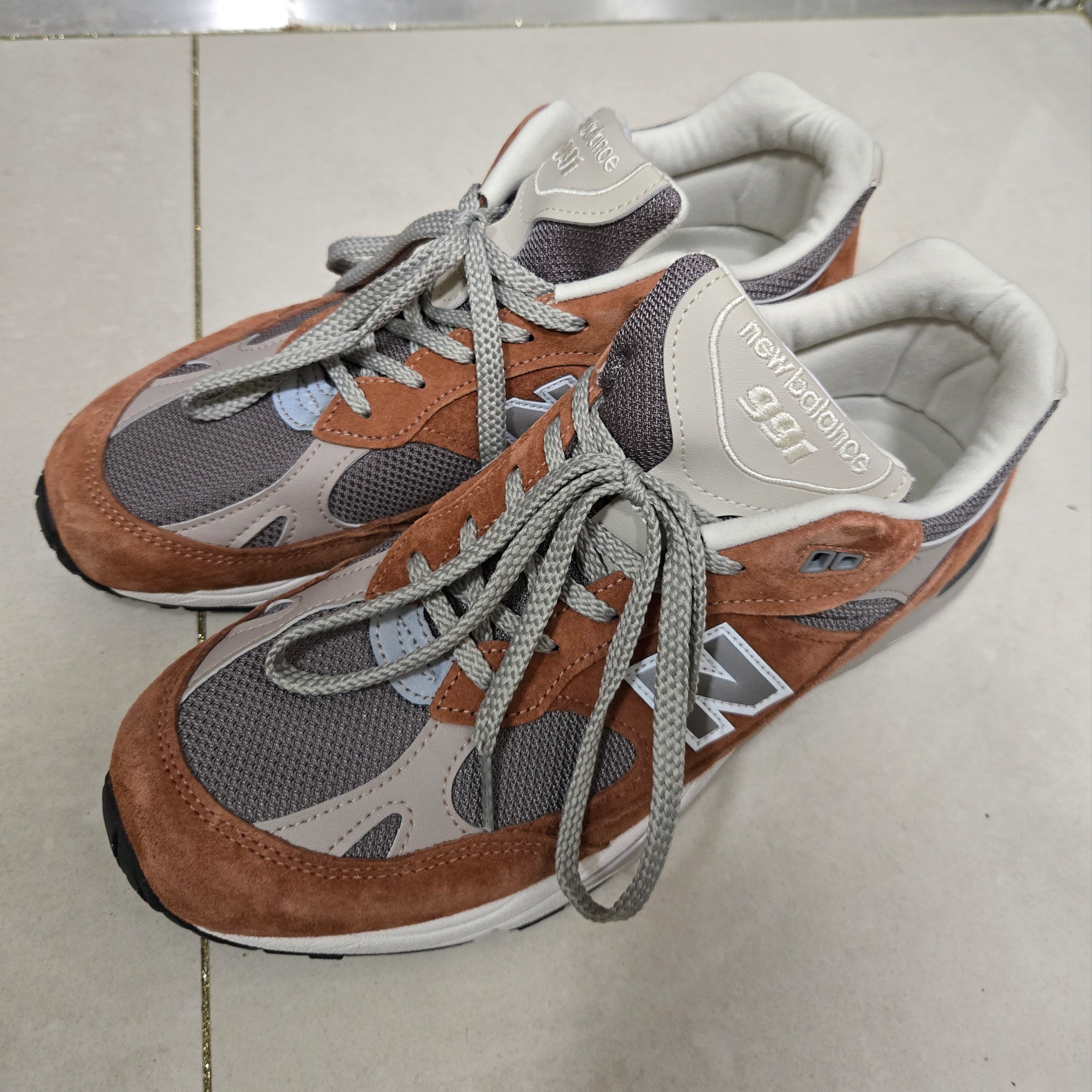 New Balance 991 Made in UK Sequoia Falcon 착용 스타일