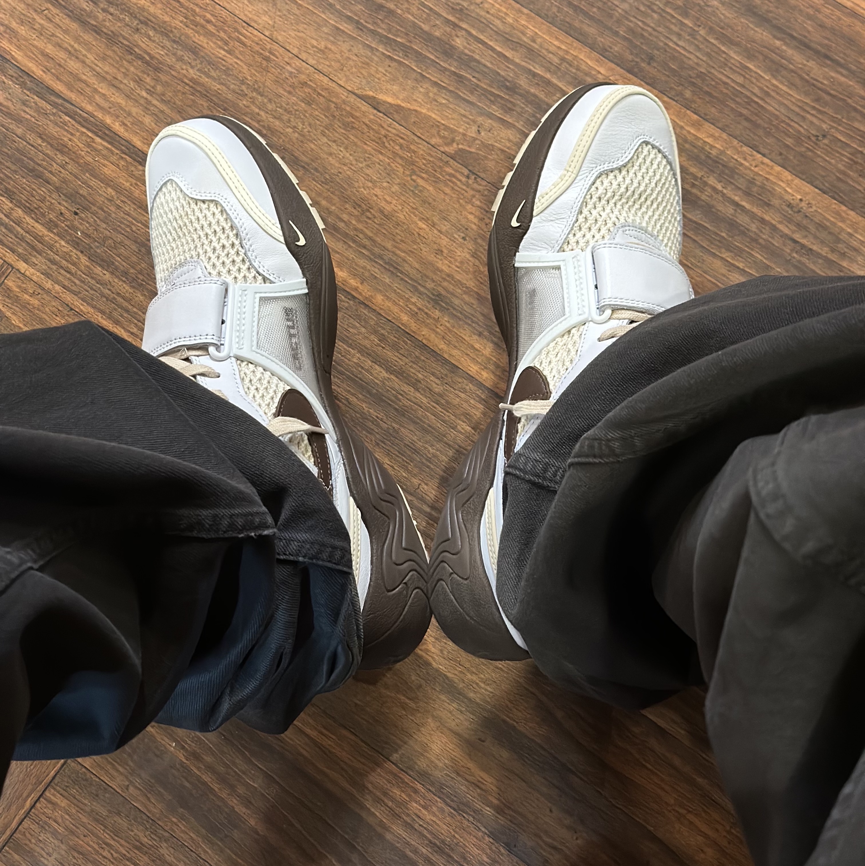 Nike x Travis Scott Zoom Field Jaxx White and Light Chocolate, Needles 16oz Cotton Canvas Workers Cap Black 착용 스타일 - 6