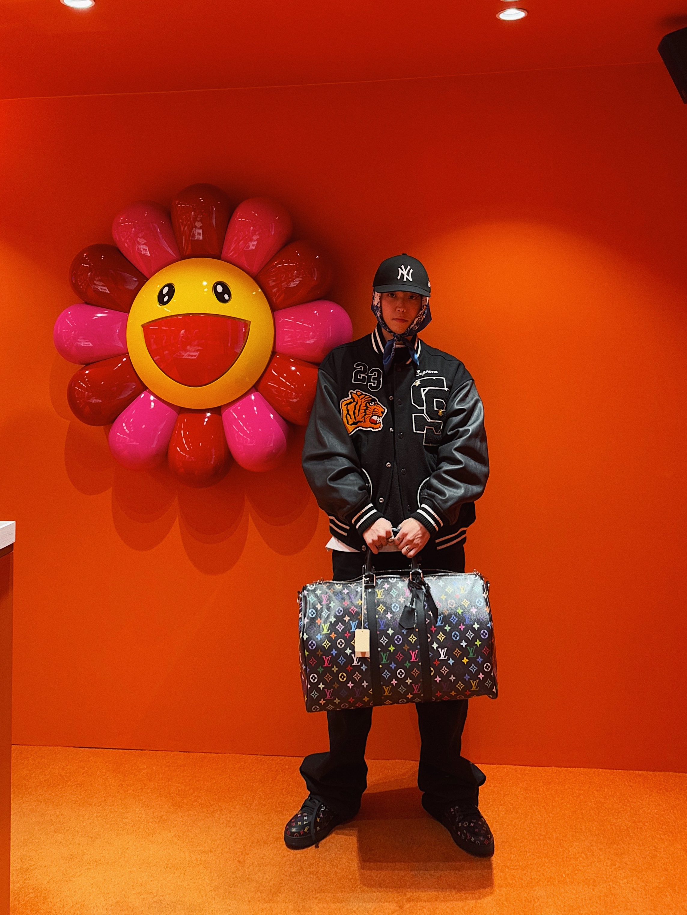 Supreme Tiger Varsity Jacket Black - 23FW, STU Tuck Pants Black 착용 스타일 - 3