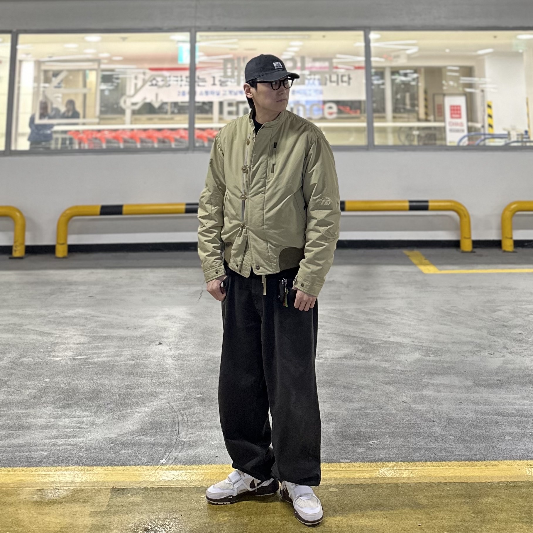 Nike x Travis Scott Zoom Field Jaxx White and Light Chocolate, Needles 16oz Cotton Canvas Workers Cap Black 착용 스타일 - 4
