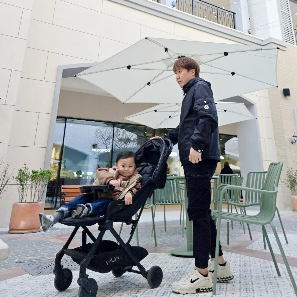 Moncler Etiache Rain Jacket Black - 24SS, Nike x Stussy Air Zoom Spiridon Cage 2 Fossil 착용 스타일