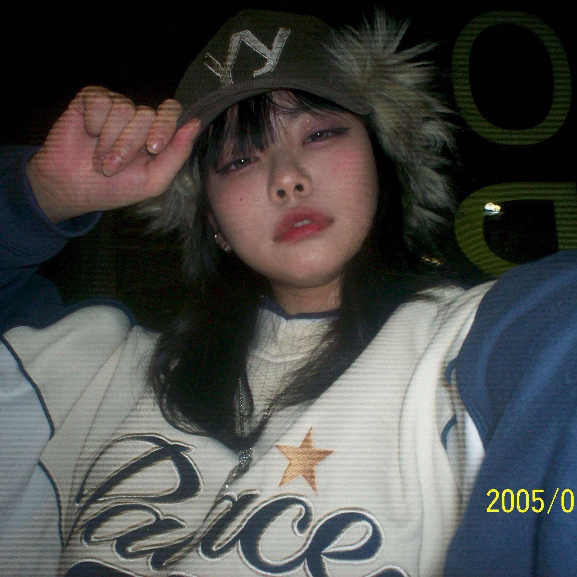Open Yy Faux Fur Corduroy Earflap Cap Khaki, Palace Star Script Crew Soft White - 24SS 착용 스타일 - 2
