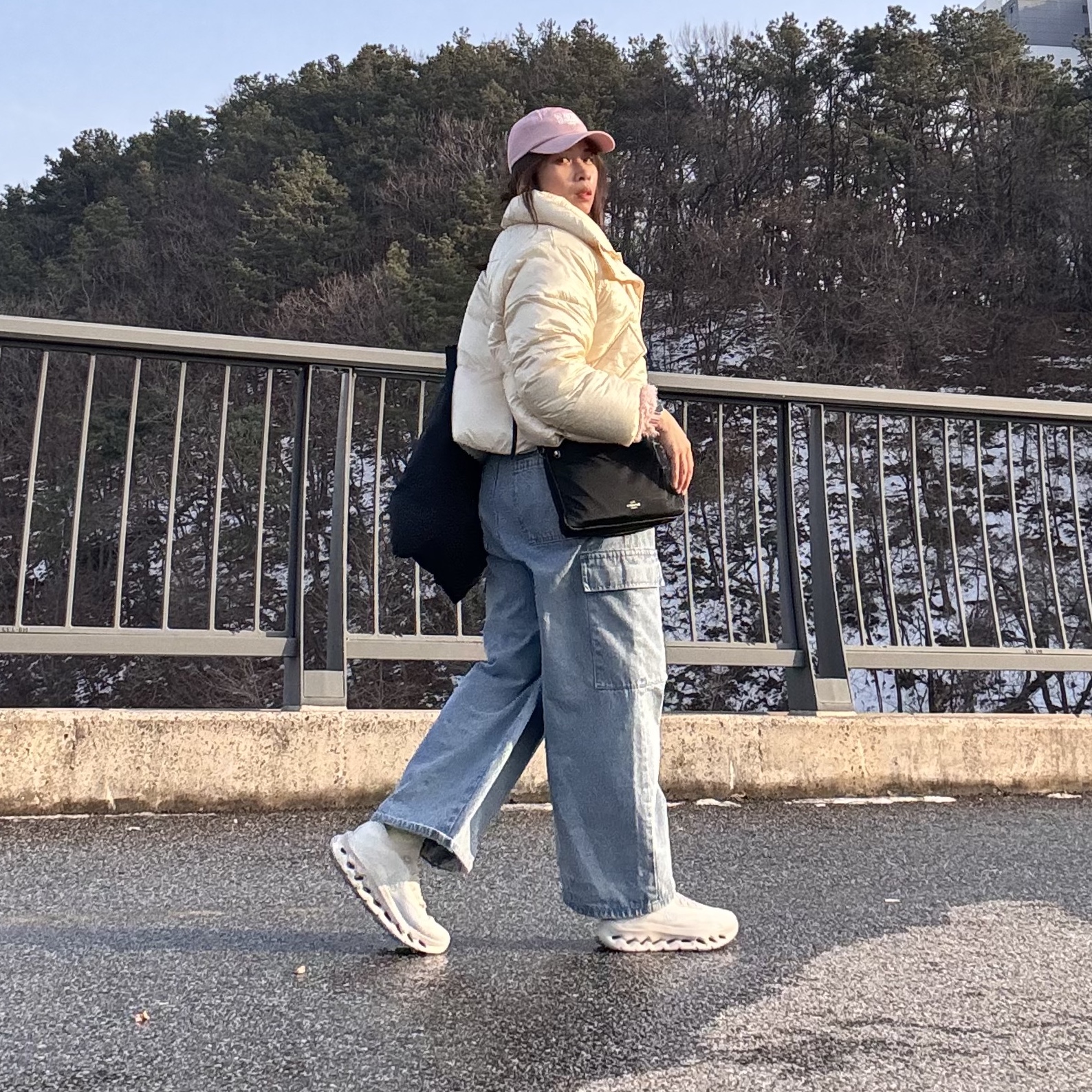 (W) Loewe x On Running Cloudtilt Sand 착용 스타일 - 2