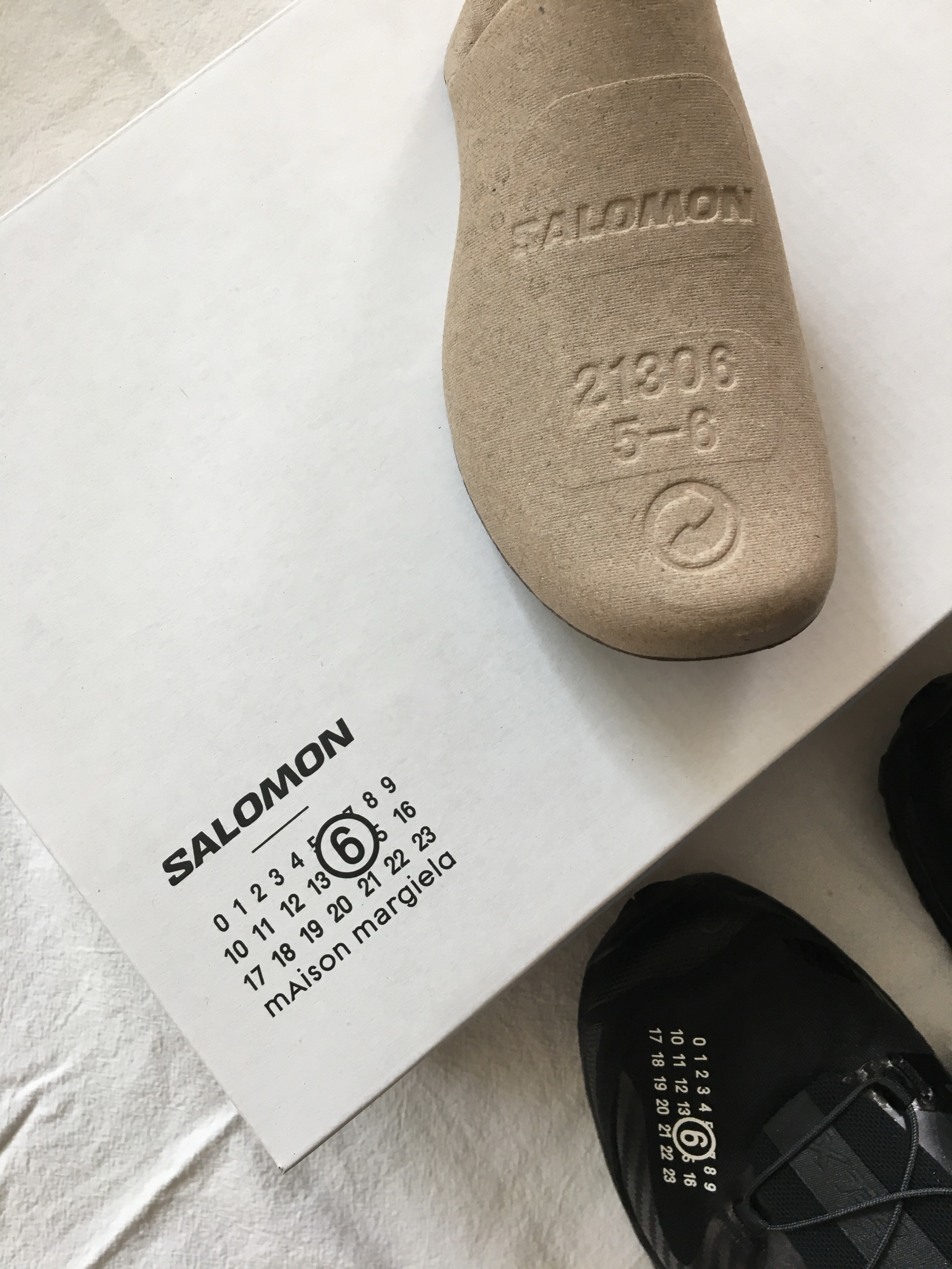 Salomon x MM6 Maison Margiela XT-4 Mule Black 착용 스타일 - 1