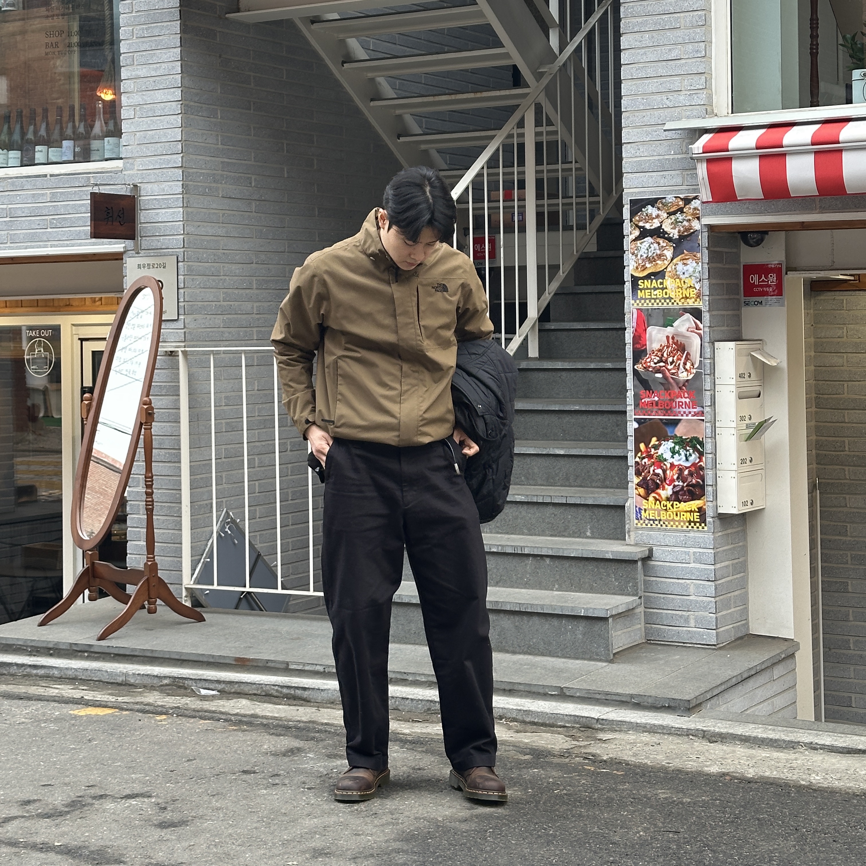 Dr. Martens 1461 Crazy Horse Dark Brown 착용 스타일 - 2
