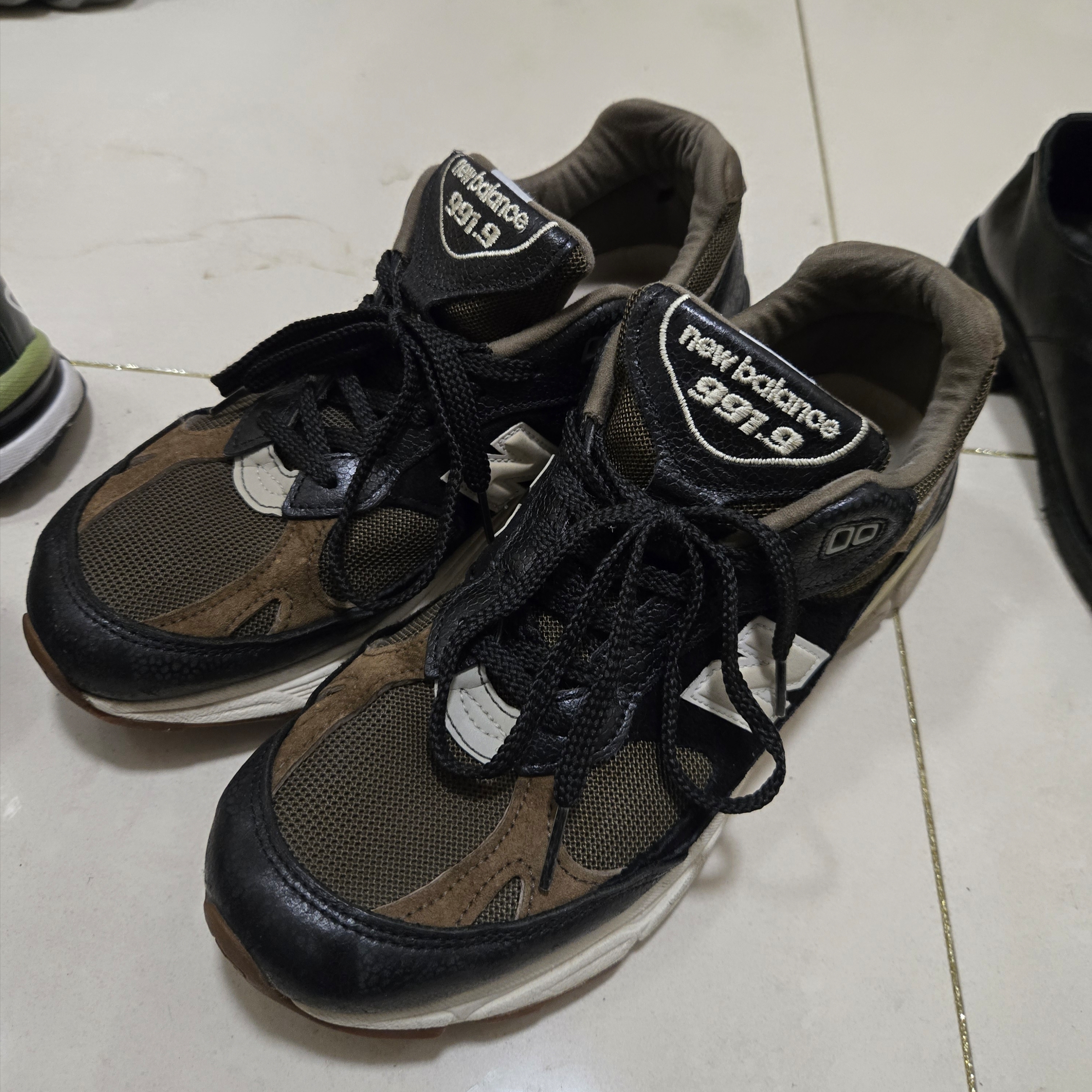 New Balance 991.9 Made in UK Caviar & Vodka 착용 스타일