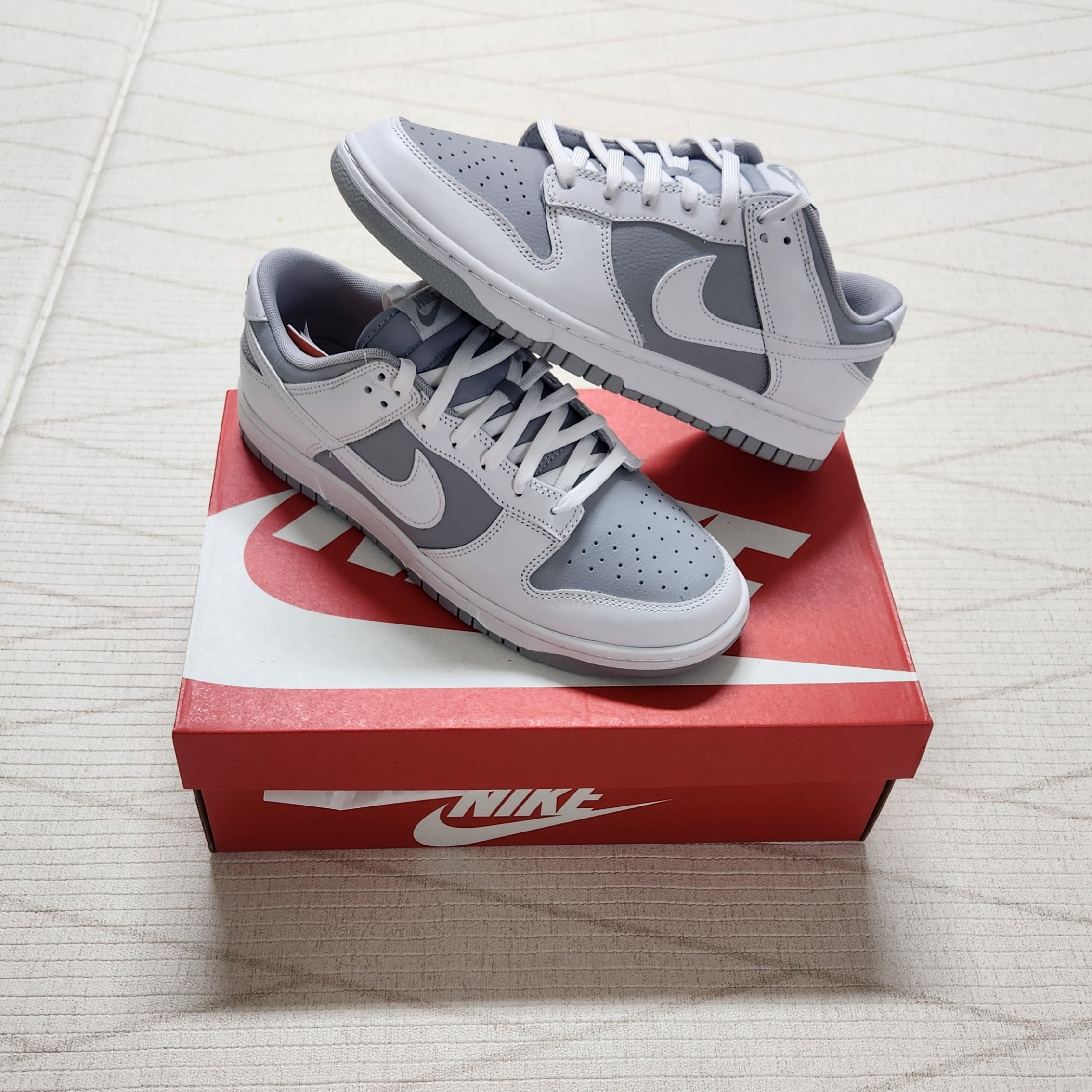 Nike Dunk Low Retro White Neutral Grey 착용 스타일 - 3