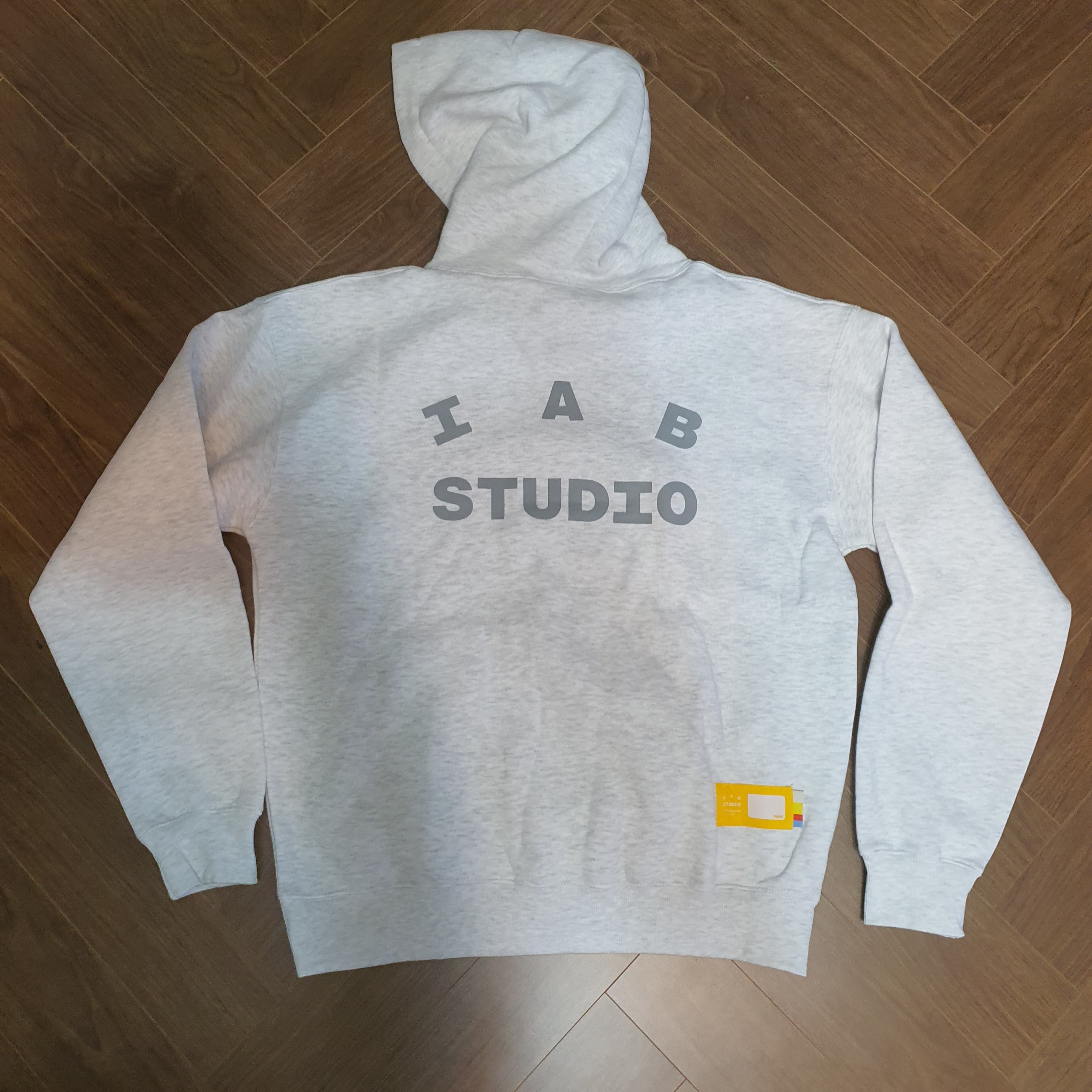 IAB Studio Hoodie Light Gray 착용 스타일 - 1