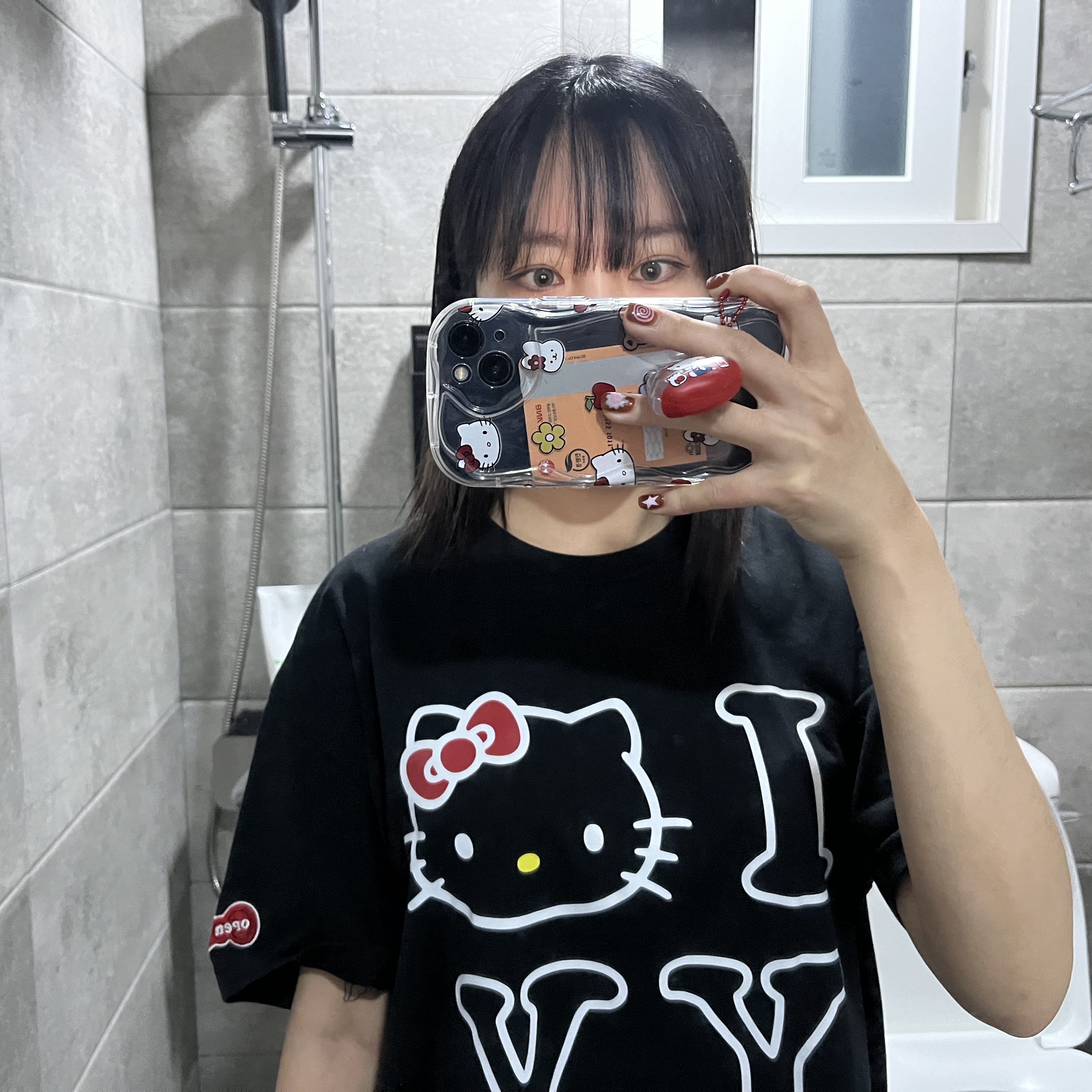 Open Yy x Hello Kitty T-Shirt Black 착용 스타일