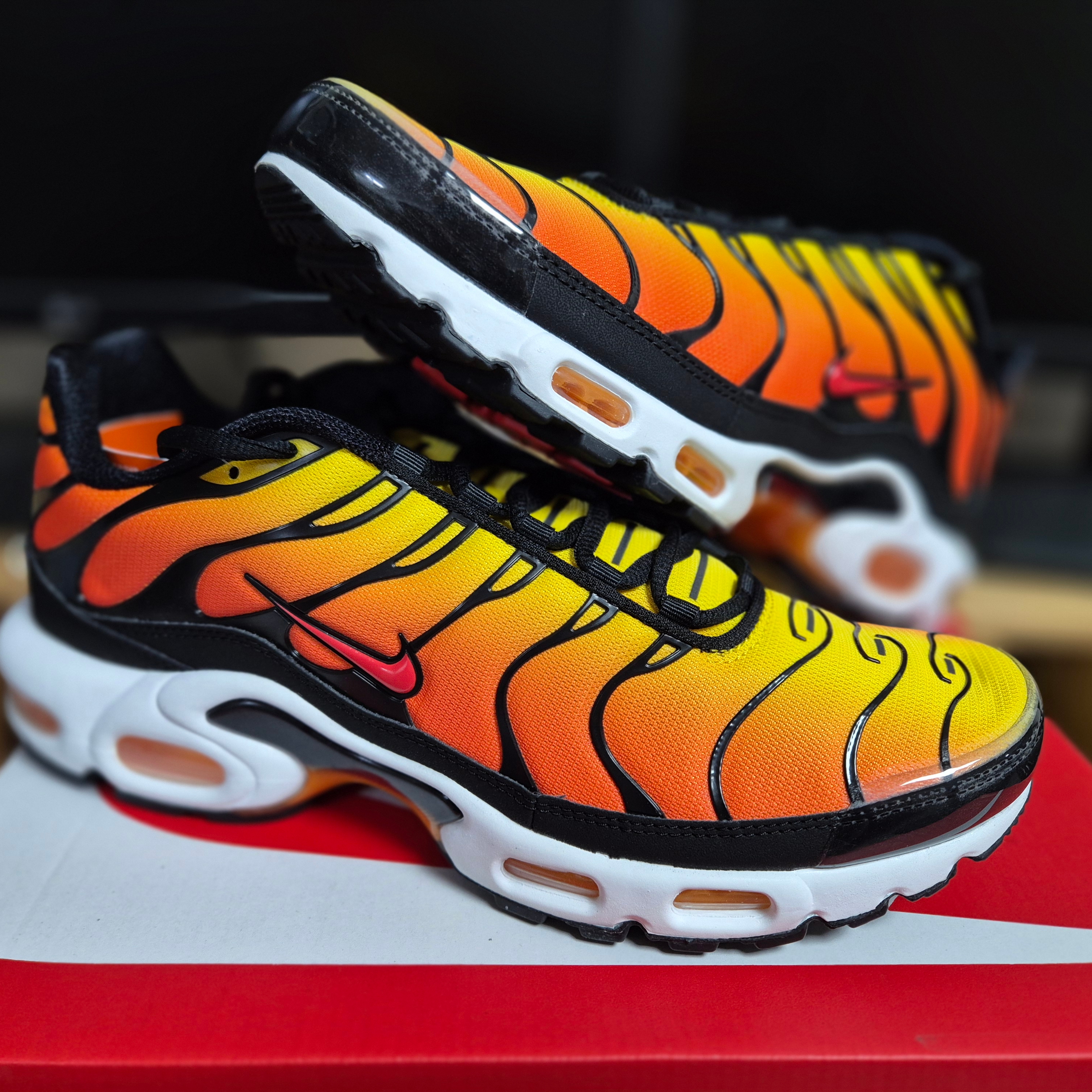 Nike Air Max Plus Bright Ceramic and Tour Yellow 착용 스타일