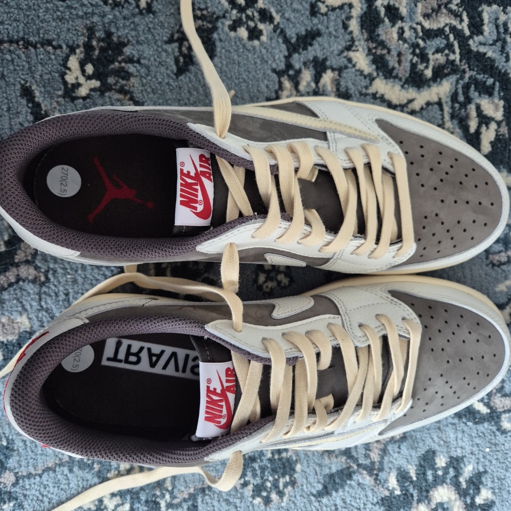 Jordan 1 x Travis Scott Retro Low OG SP Sail and Ridgerock 착용 스타일