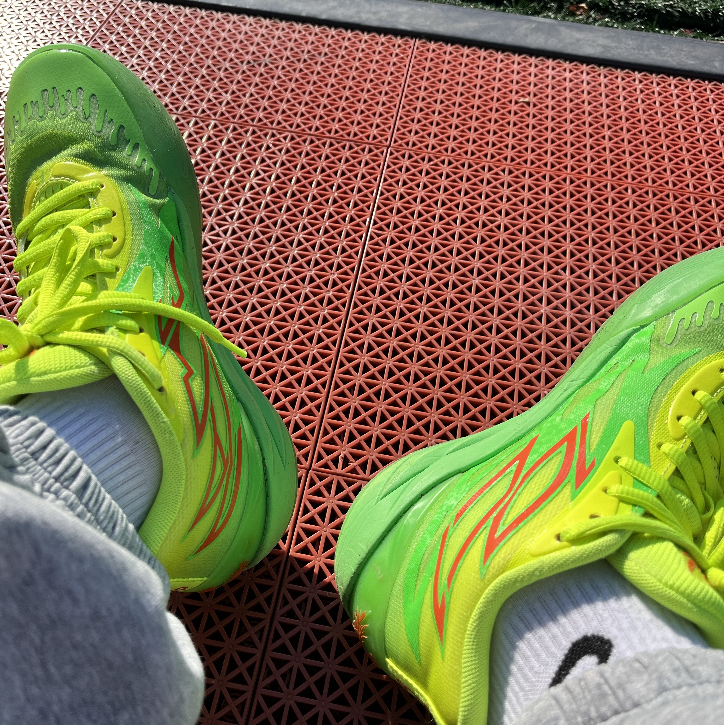 Puma MB.02 Lamelo Ball Fluro Green Lime Squeeze 착용 스타일
