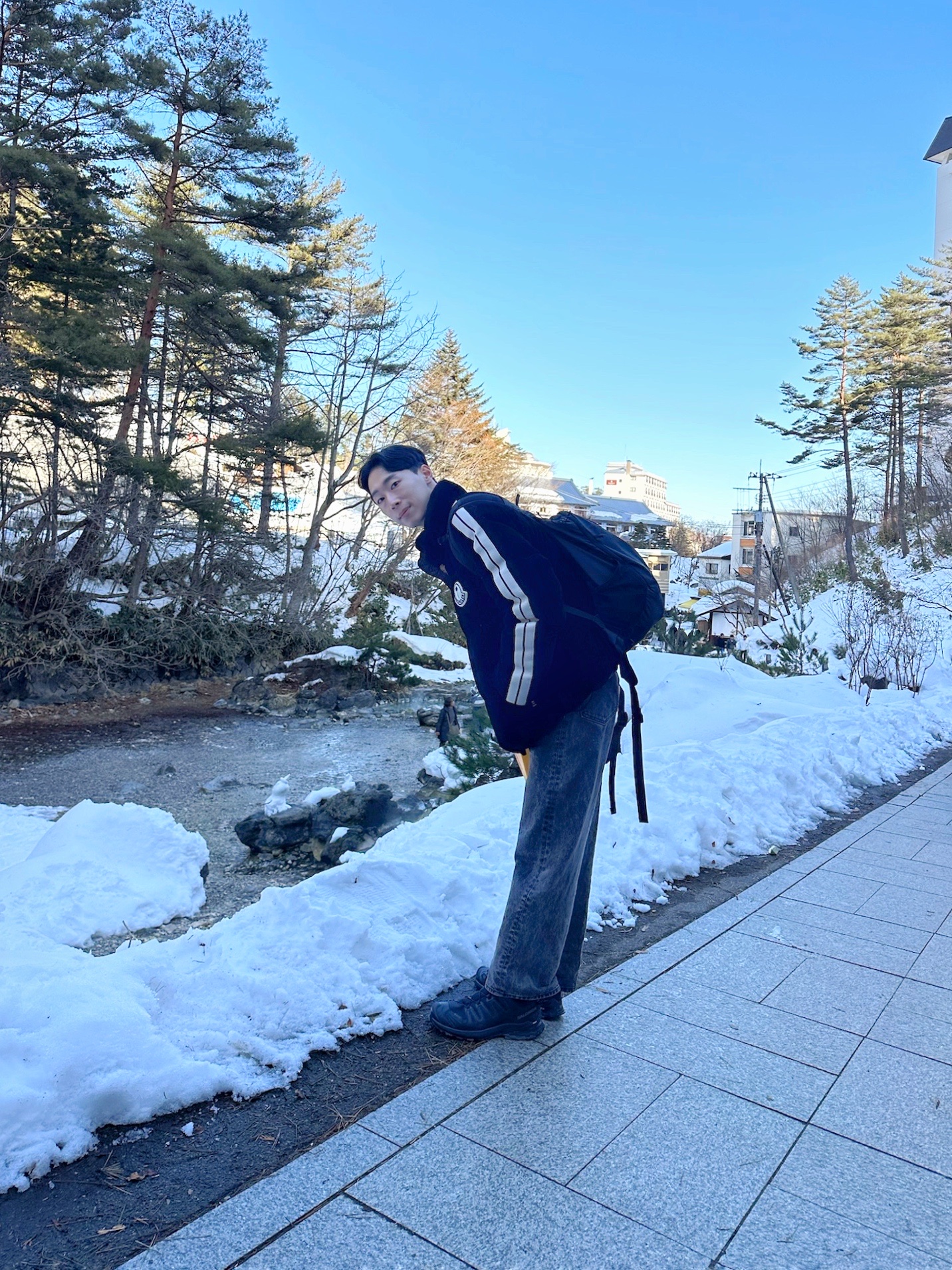 Moncler x Palm Angels Ramsau Short Down Jacket Black - 23FW, Salomon XA Pro 3D V9 Gore-Tex Black Phantom 착용 스타일 - 1