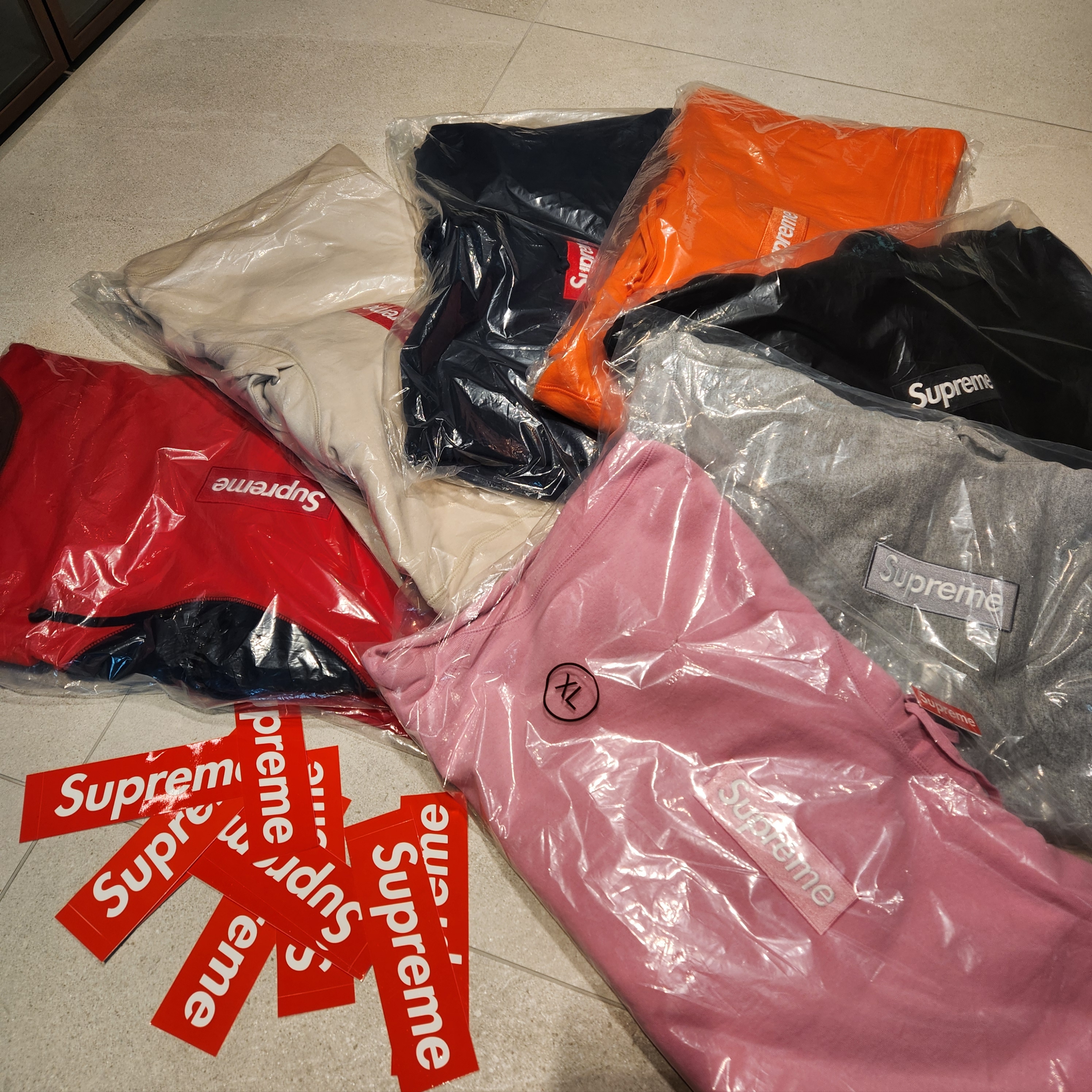 Supreme Box Logo Hooded Sweatshirt Navy - 24FW, Supreme Box Logo Hooded Sweatshirt Black - 24FW 착용 스타일