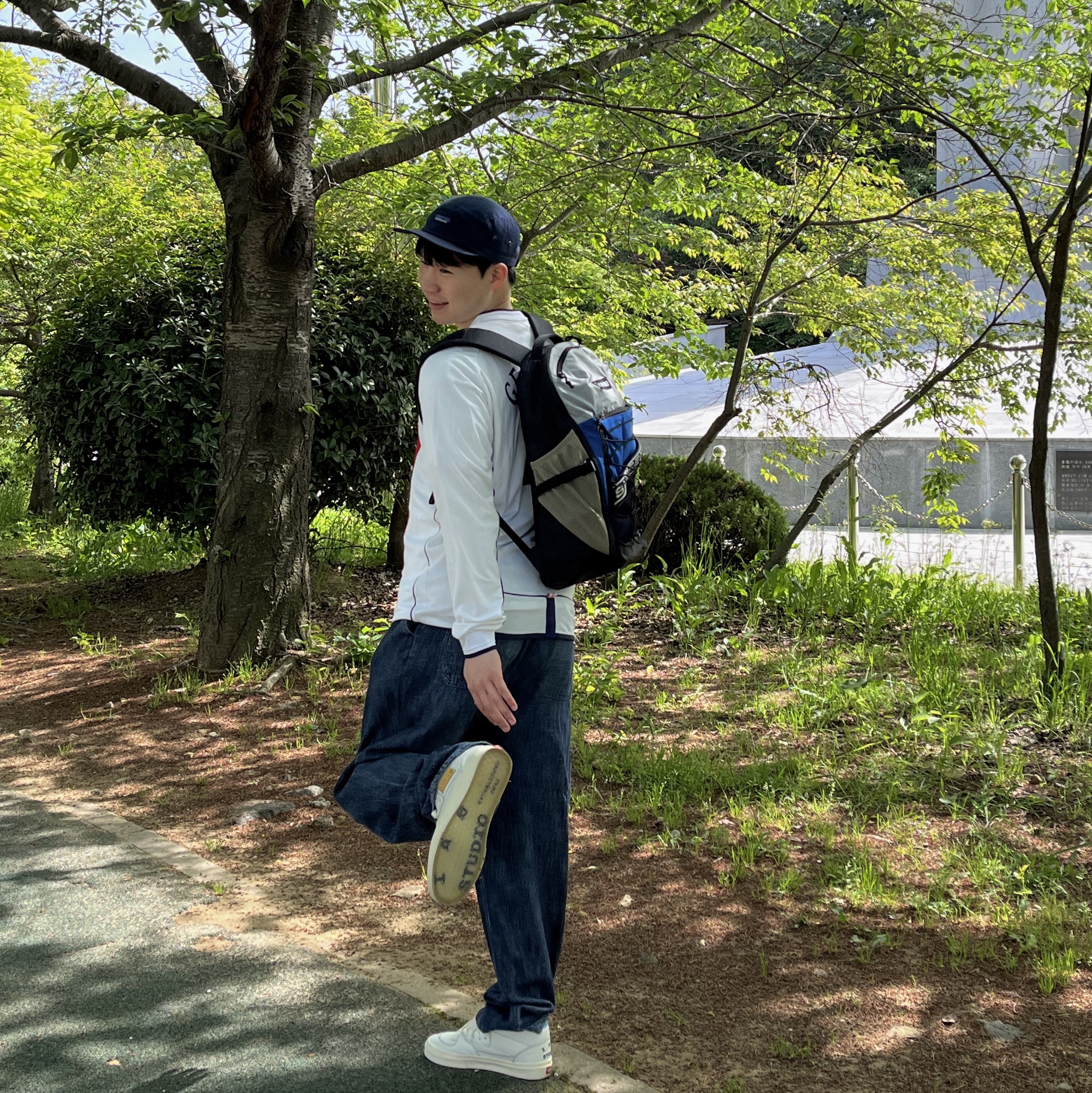 Vans x IAB Studio Half Cab Marshmallow Antique White, Patagonia P-6 Label Trad Cap Navy 착용 스타일 - 2