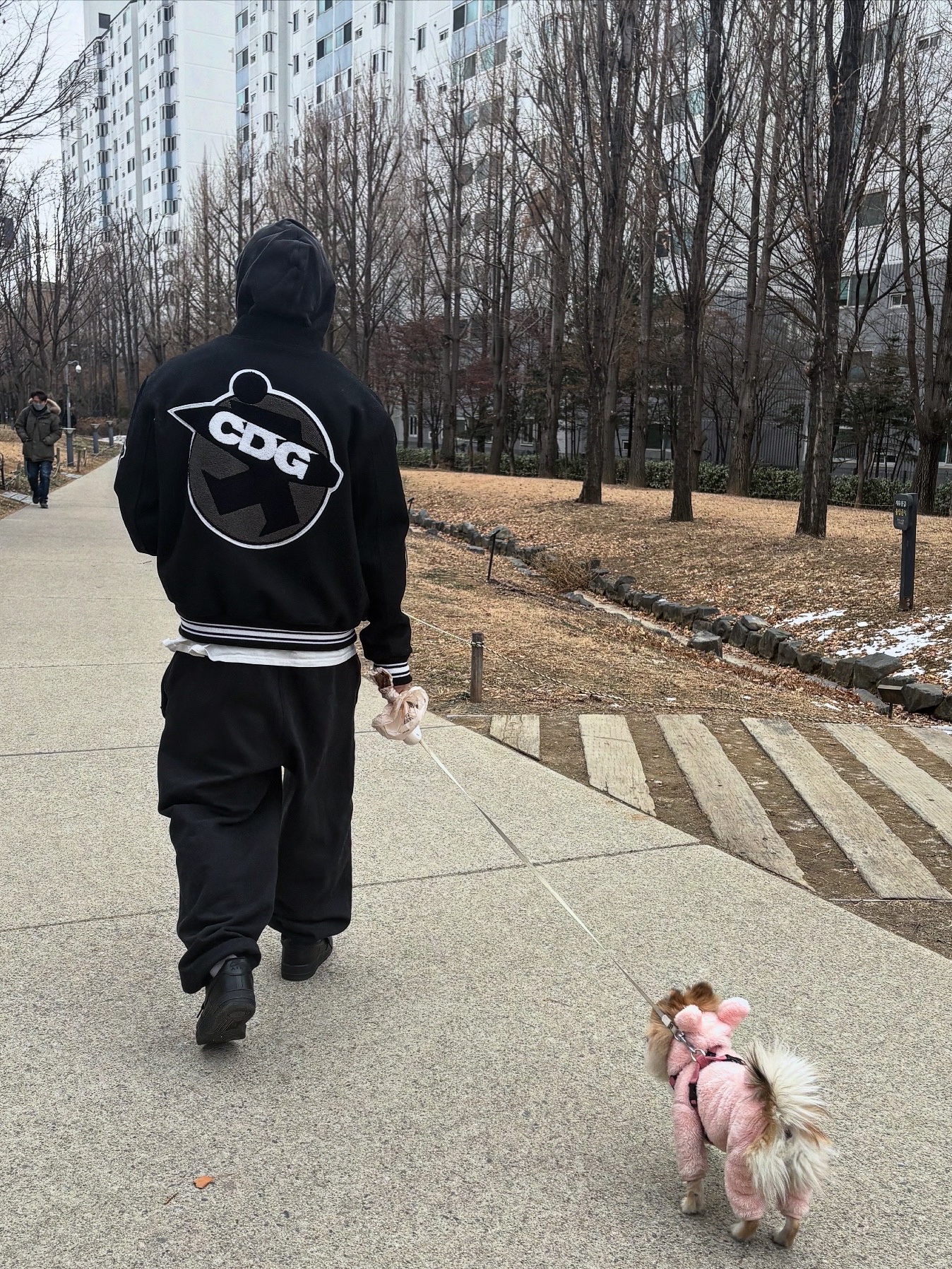 Stussy x CDG Varsity Jacket, Yeezy YZY Zip-Up Hoodie Black 착용 스타일 - 1