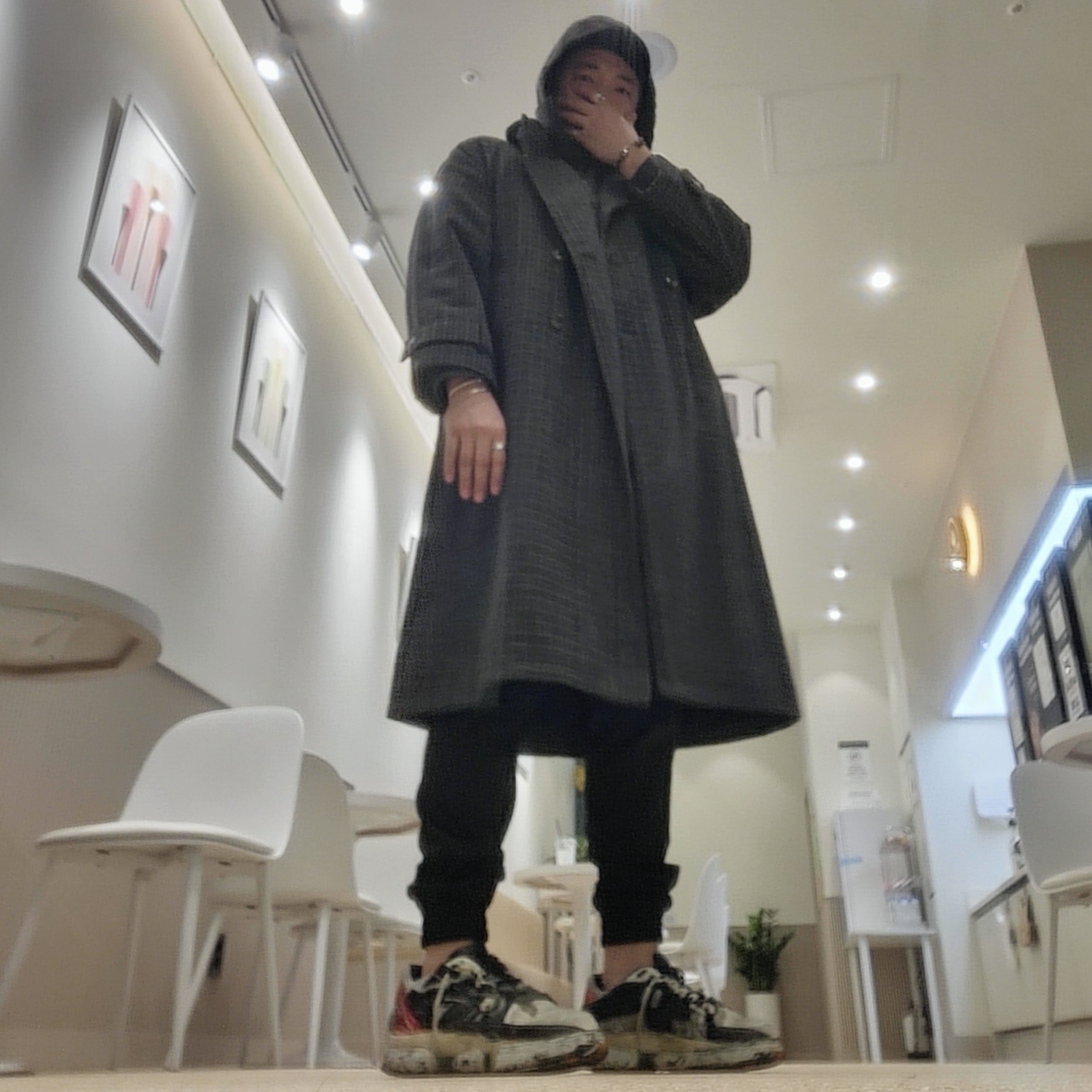 Maison Margiela Fusion Low Top Sneakers Black White Red, Juun.J Wool Blended Cargo Jogger Pants Black - 22SS 착용 스타일 - 1