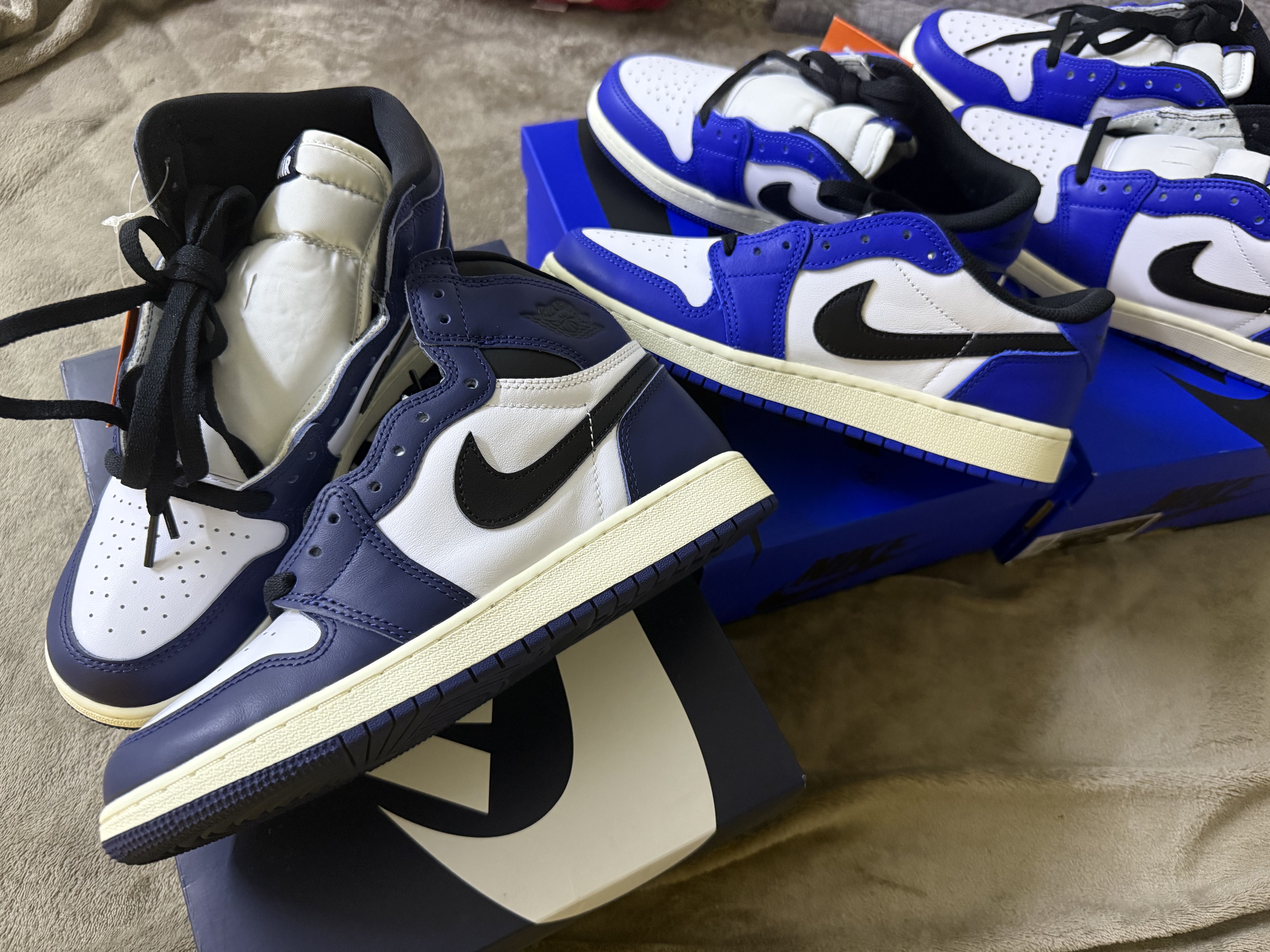 Jordan 1 Retro High OG Midnight Navy, Jordan 1 Retro Low OG Game Royal 착용 스타일