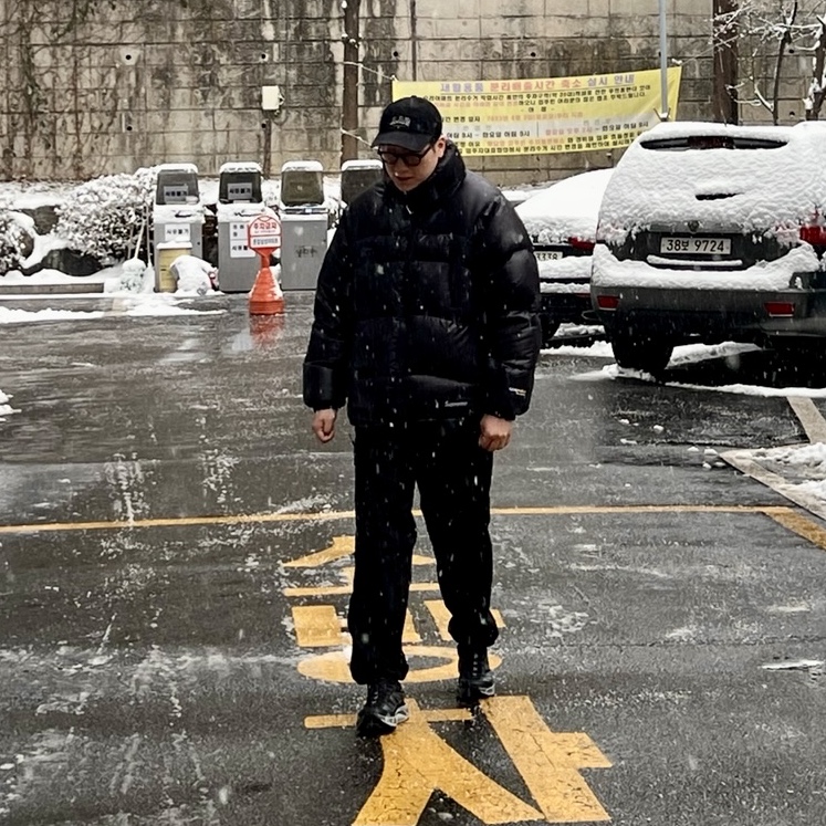 Hoka Mafate Speed 2 Black Castlerock, Supreme Reversible Featherweight Down Puffer Jacket Black - 22FW 착용 스타일