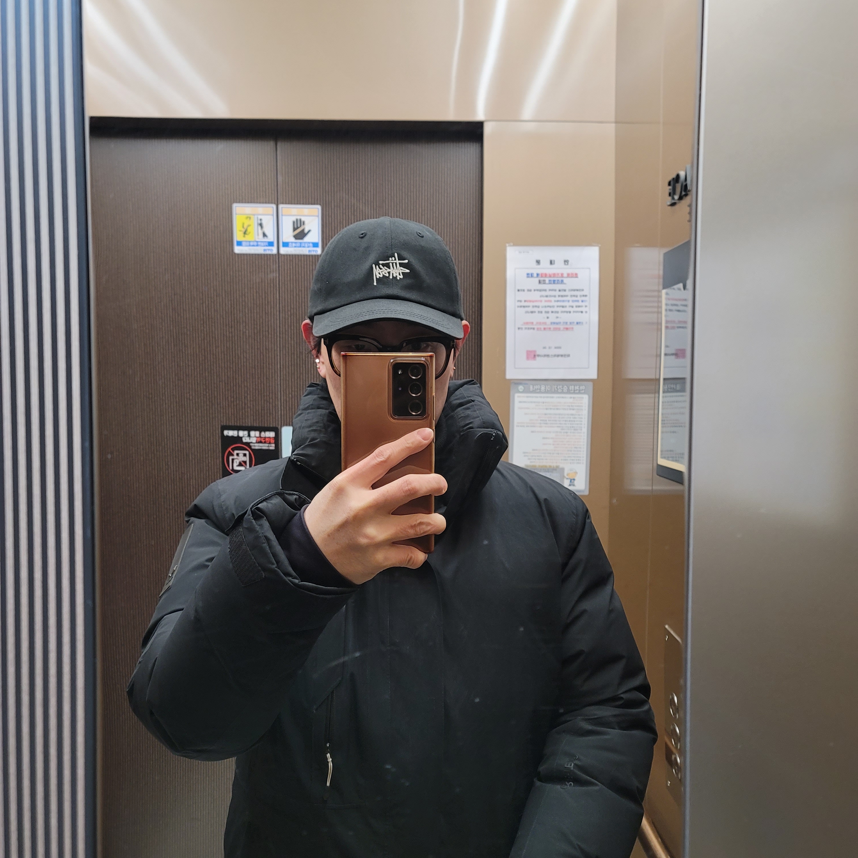 스투시 스탁 로우 프로 캡 블랙 착용 스타일 - 3