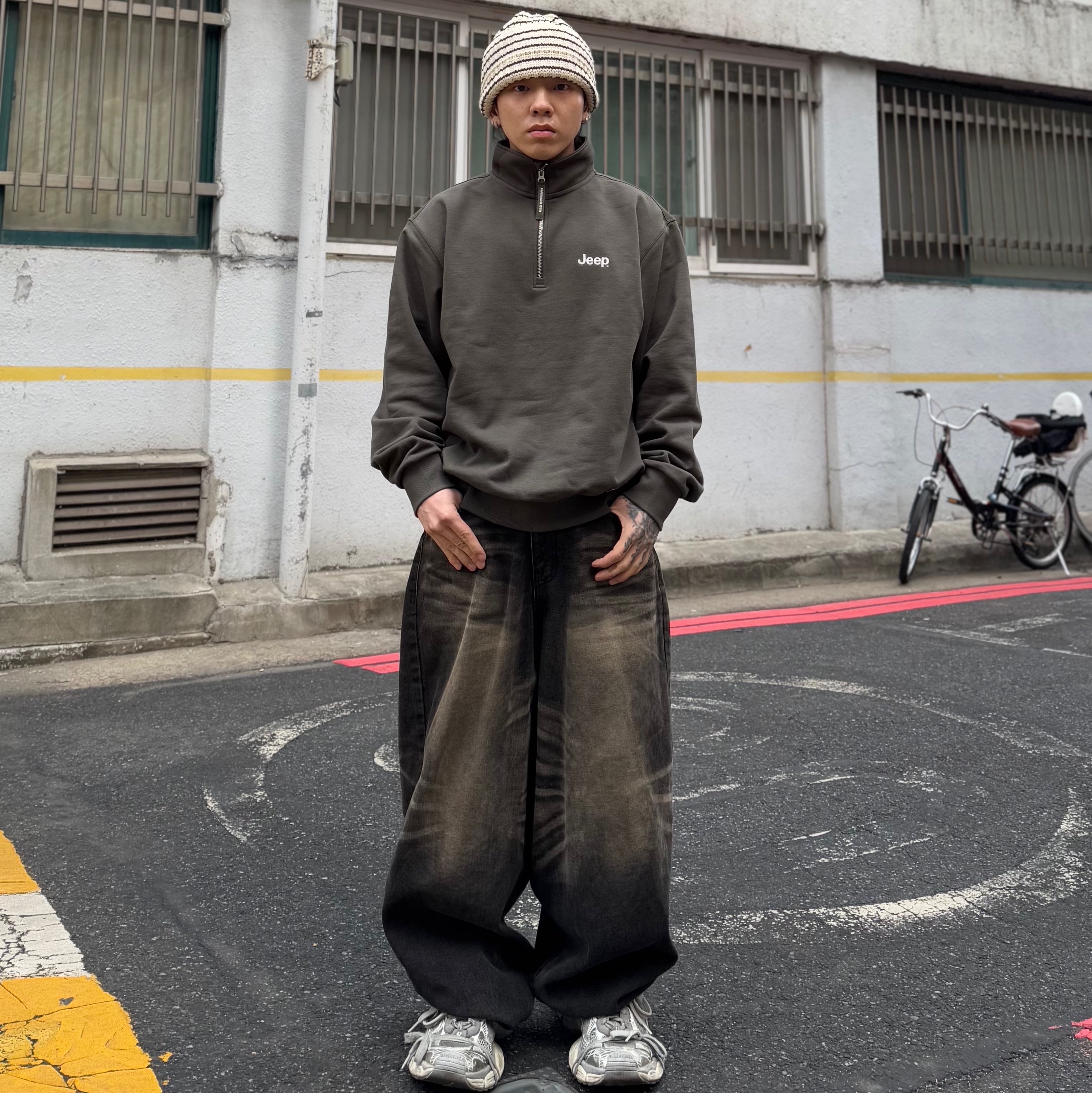 Balenciaga 3XL Sneakers Light Beige 착용 스타일 - 1
