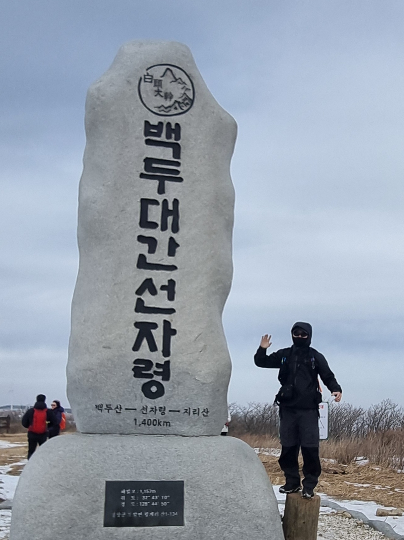 나이키 ACG 트레일 캡 블랙, 아크테릭스 맨티스 1 웨이스트팩 블랙 착용 스타일 - 3