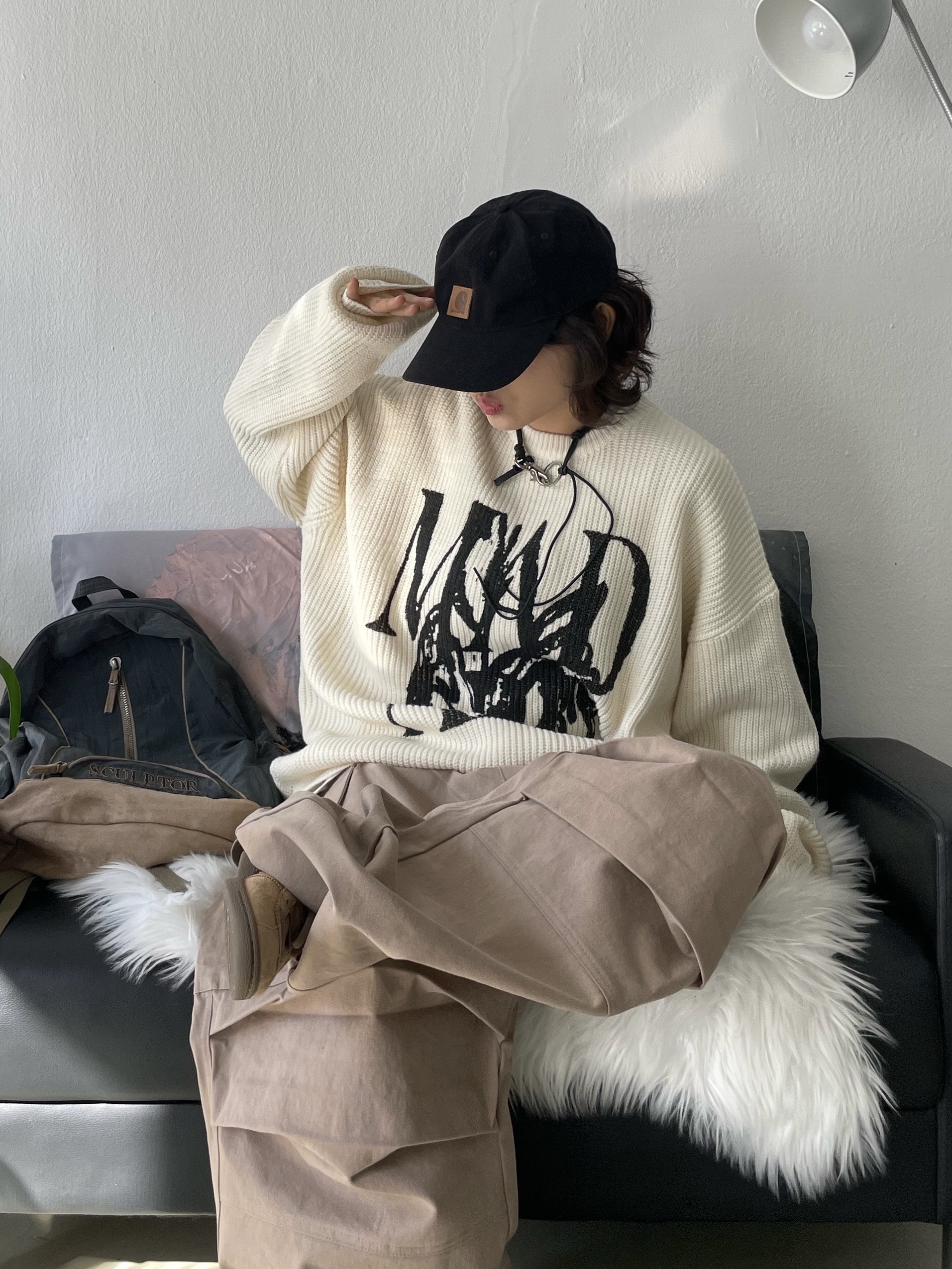 Our Legacy Ladon Leather Keychain Black, Carhartt Canvas Cap Black 착용 스타일 - 2