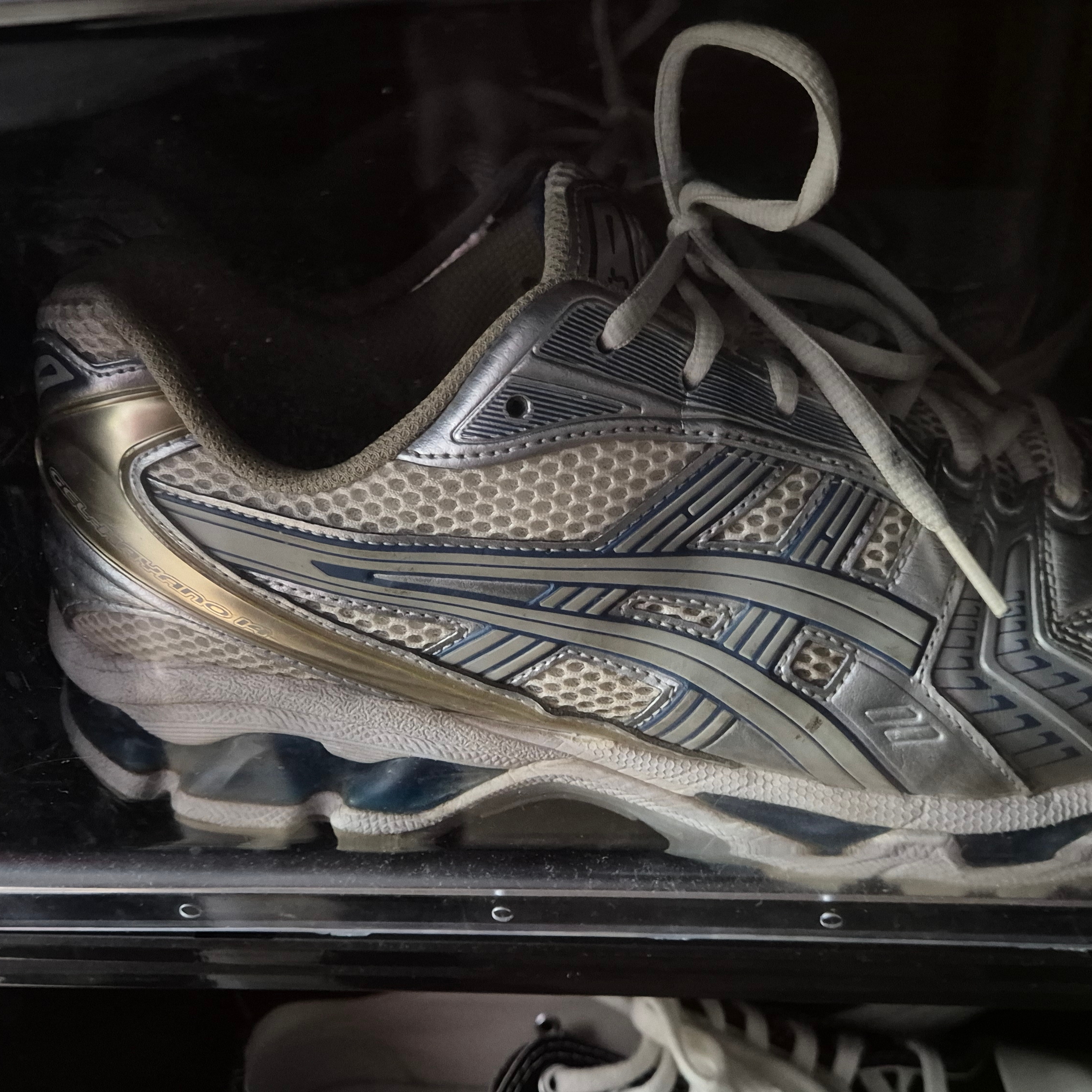 Asics Gel-Kayano 14 Cream Pure Silver 착용 스타일
