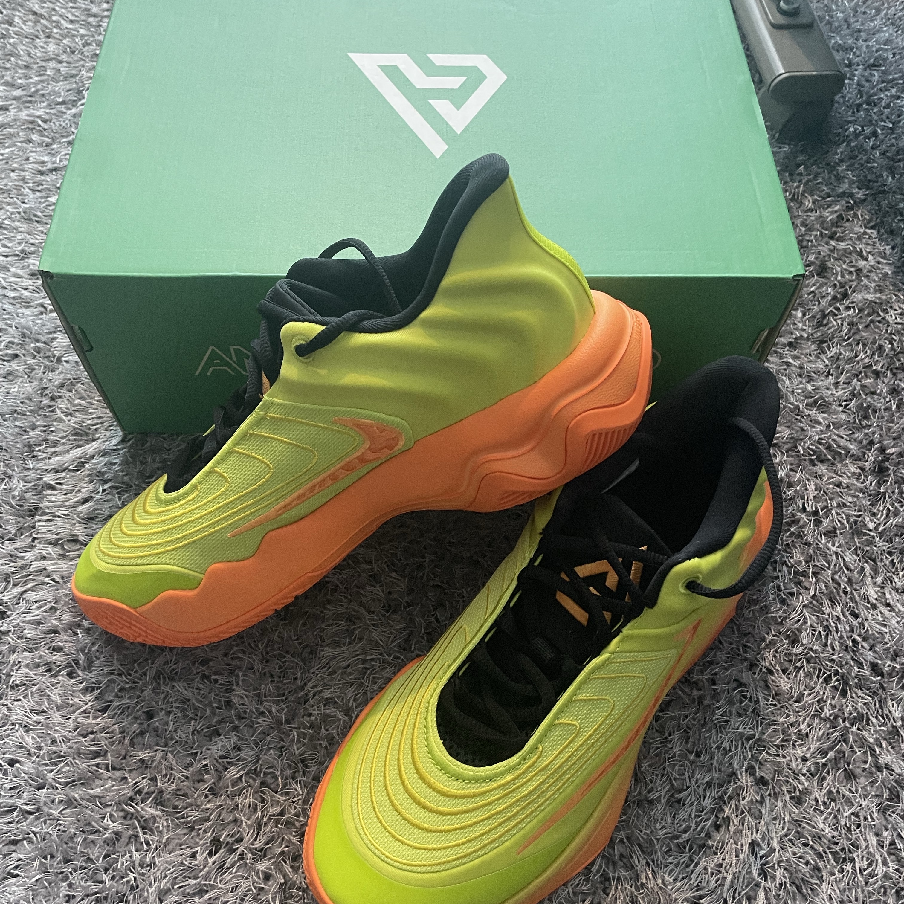 Nike Giannis Immortality 4 EP Cyber Sundial 착용 스타일