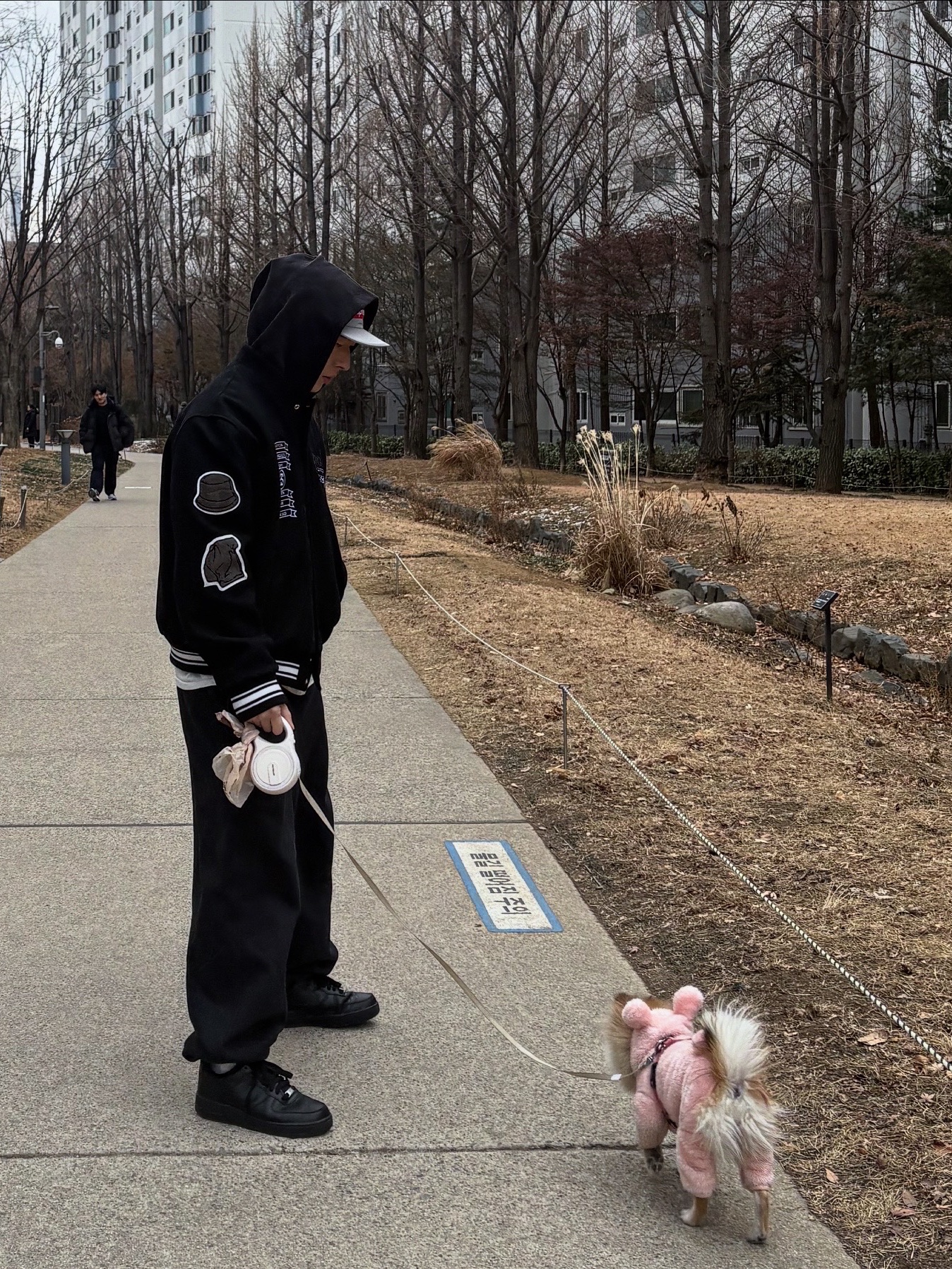 Stussy x CDG Varsity Jacket, Yeezy YZY Zip-Up Hoodie Black 착용 스타일 - 2