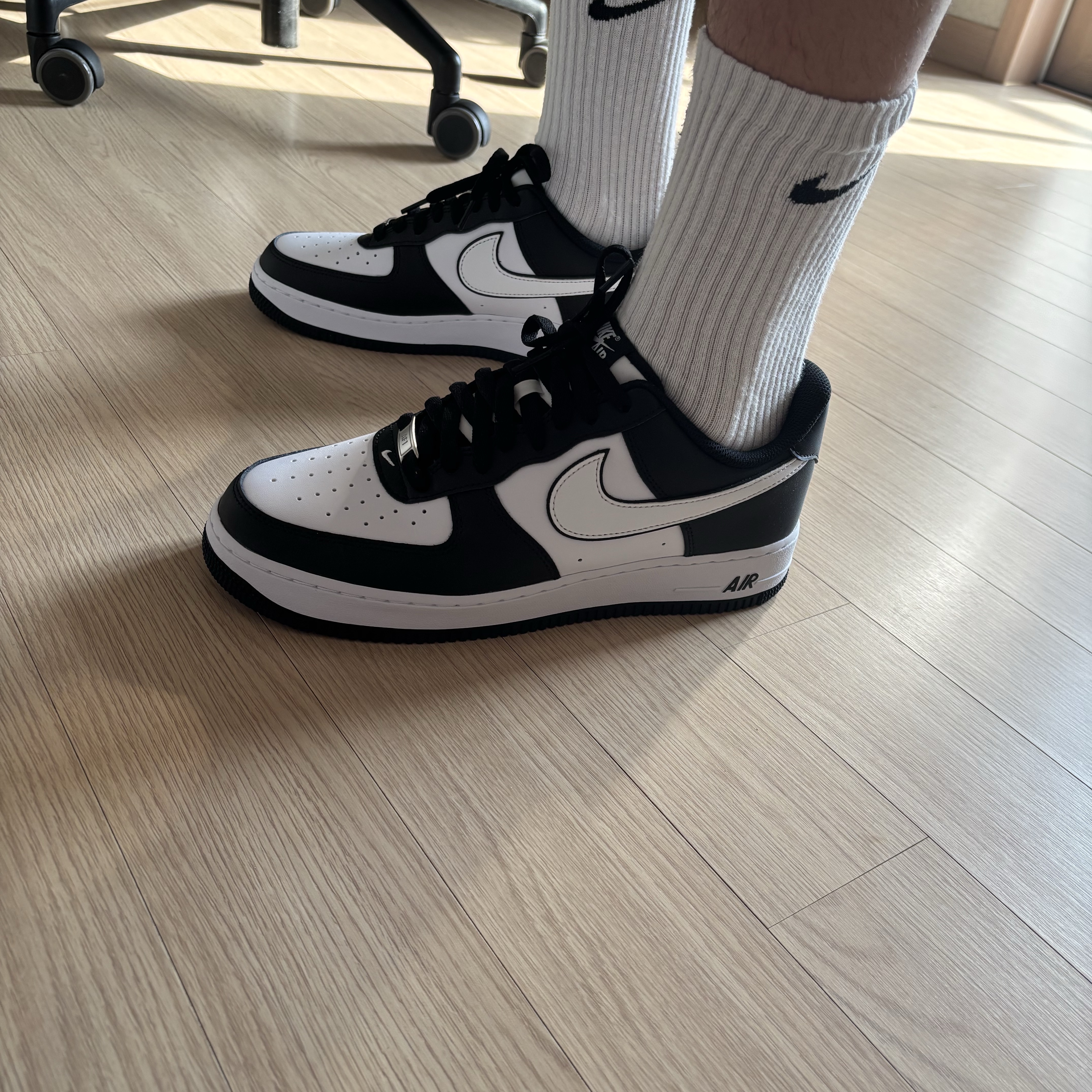 Nike Air Force 1 '07 Black White 착용 스타일