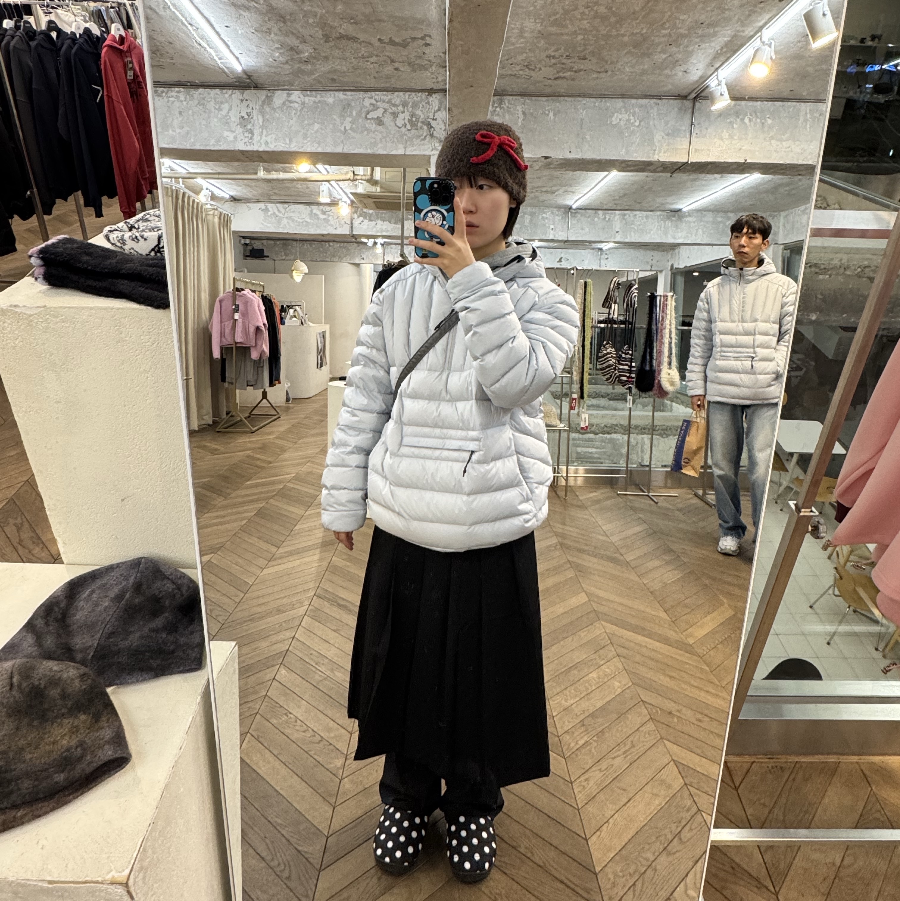 True Religion x Fetch Challenger Jacket Black, Subu Packable Exclusive Cream Snow Dot 착용 스타일 - 2