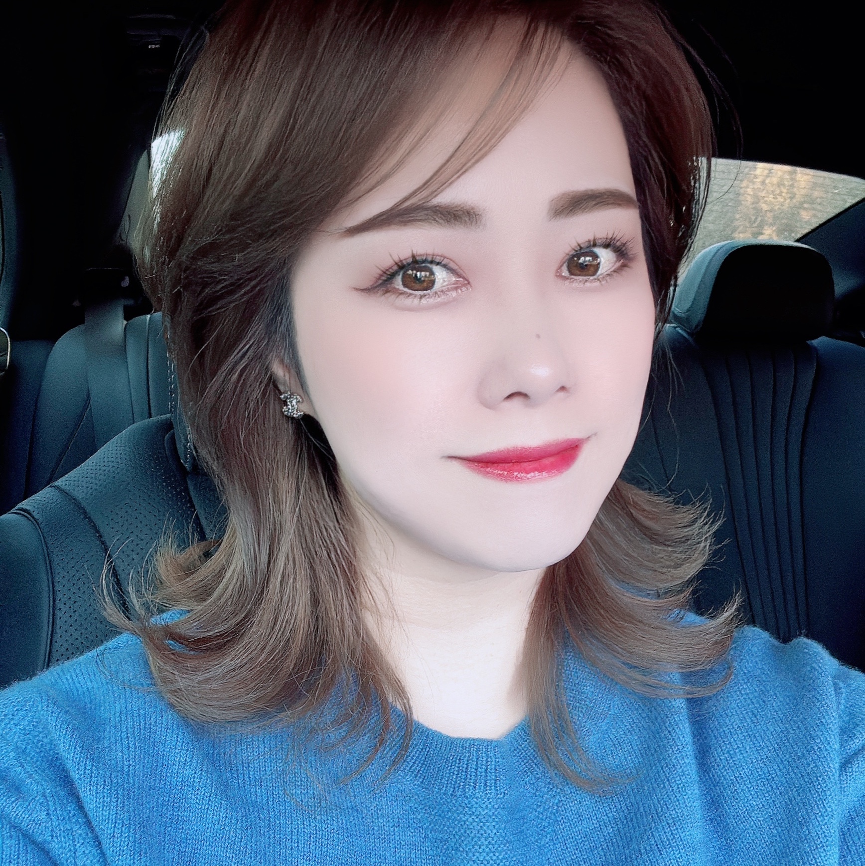 (W) Chanel Earrings Metal Glass Pearls Strass & Gold Pearly White Crystal 착용 스타일