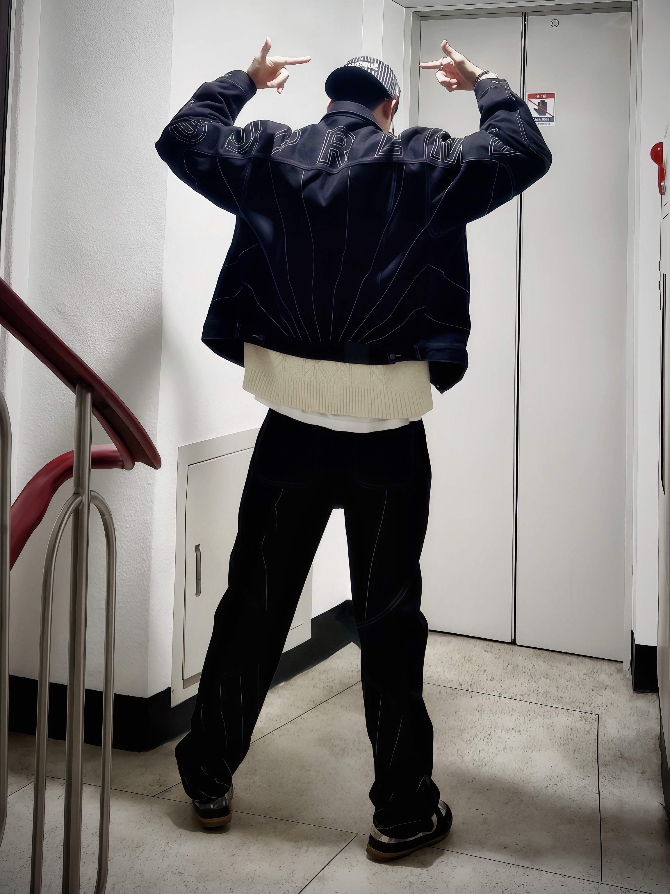 Vans x Comme des Garcons Shirt x Supreme Era Pinstripe Black, Chrome Hearts Thirst Trap Blue Hour 착용 스타일 - 3