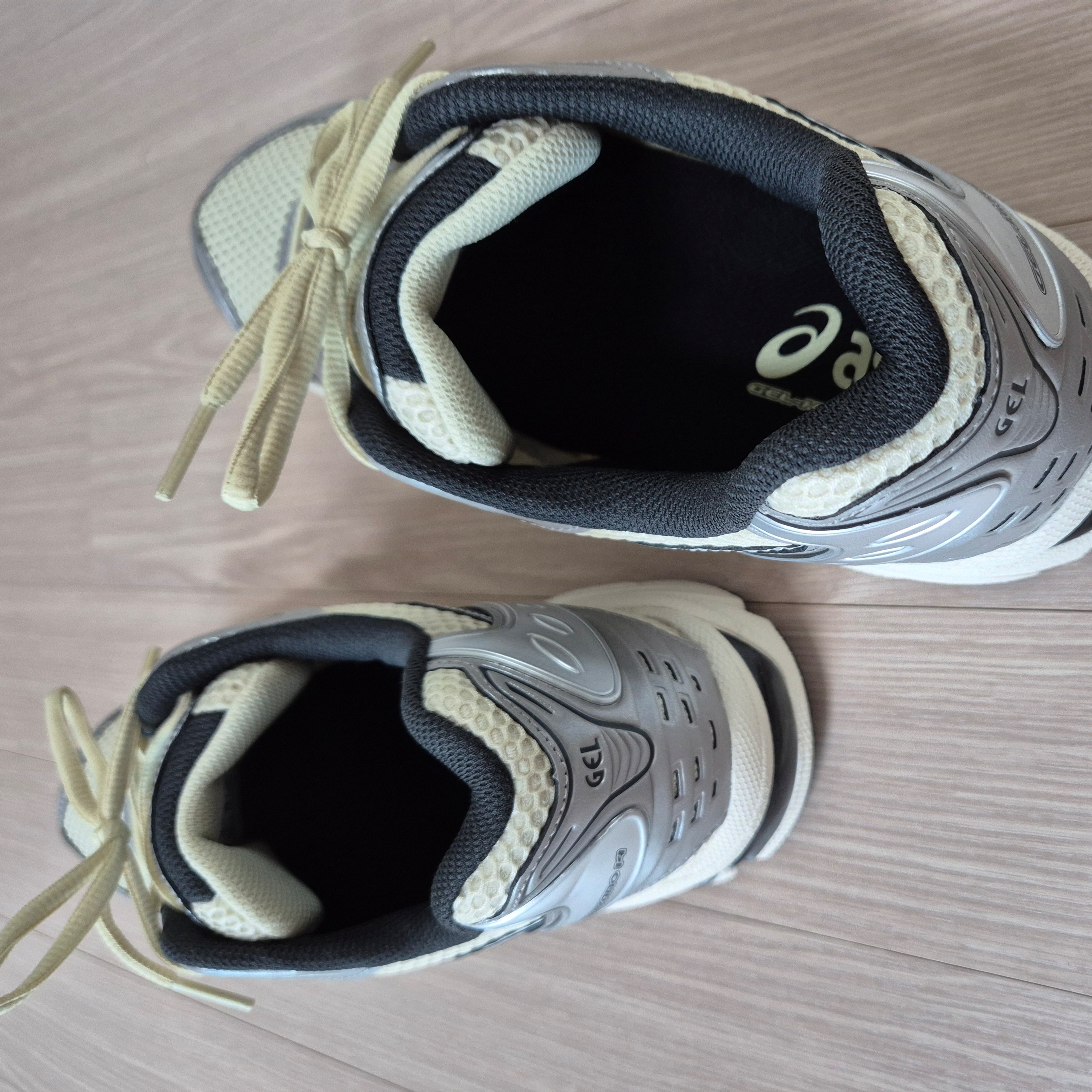 Asics Gel-Kayano 14 Oyster White Steeple Grey 착용 스타일 - 3